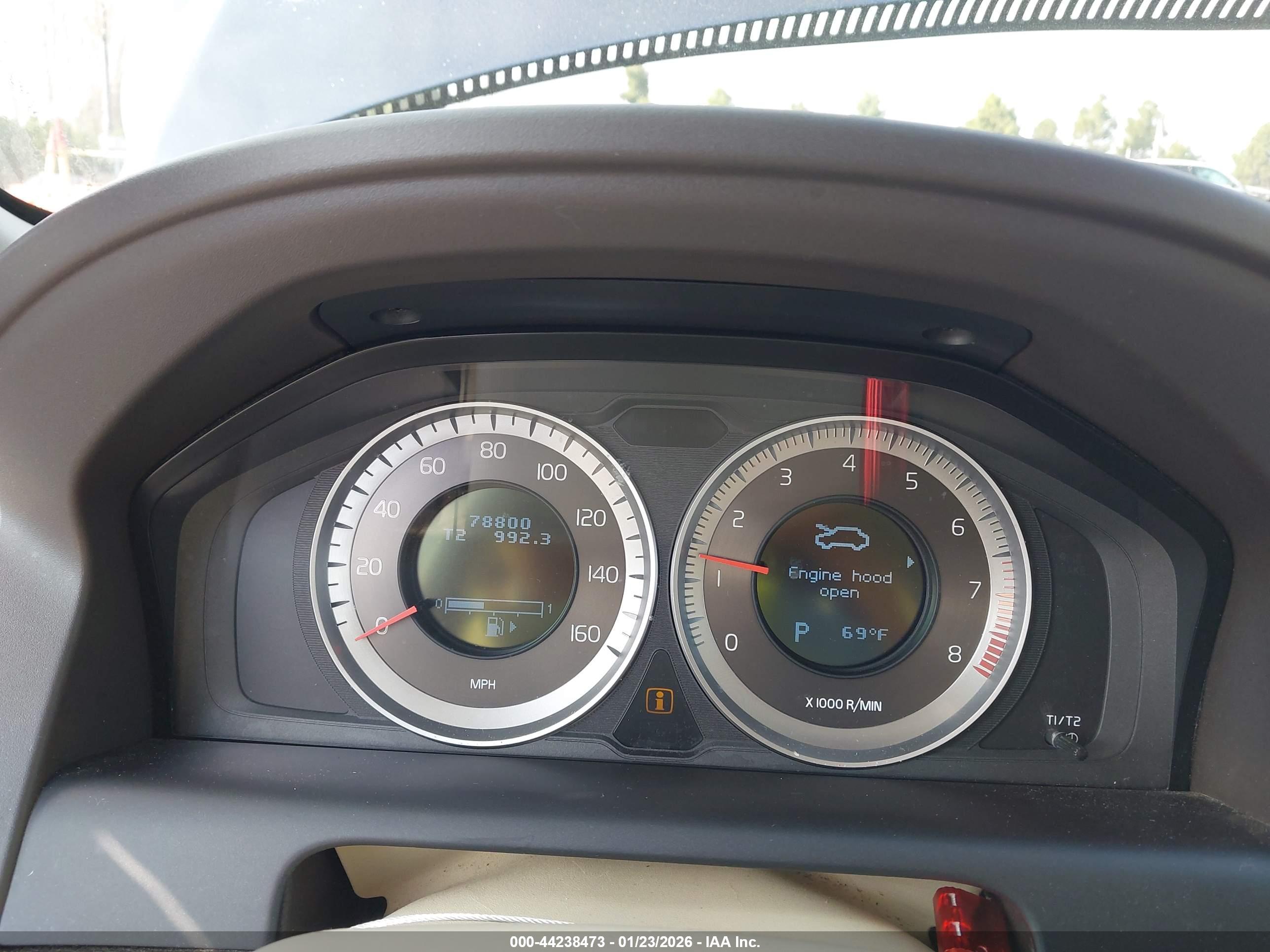 VOLVO XC60 image 7