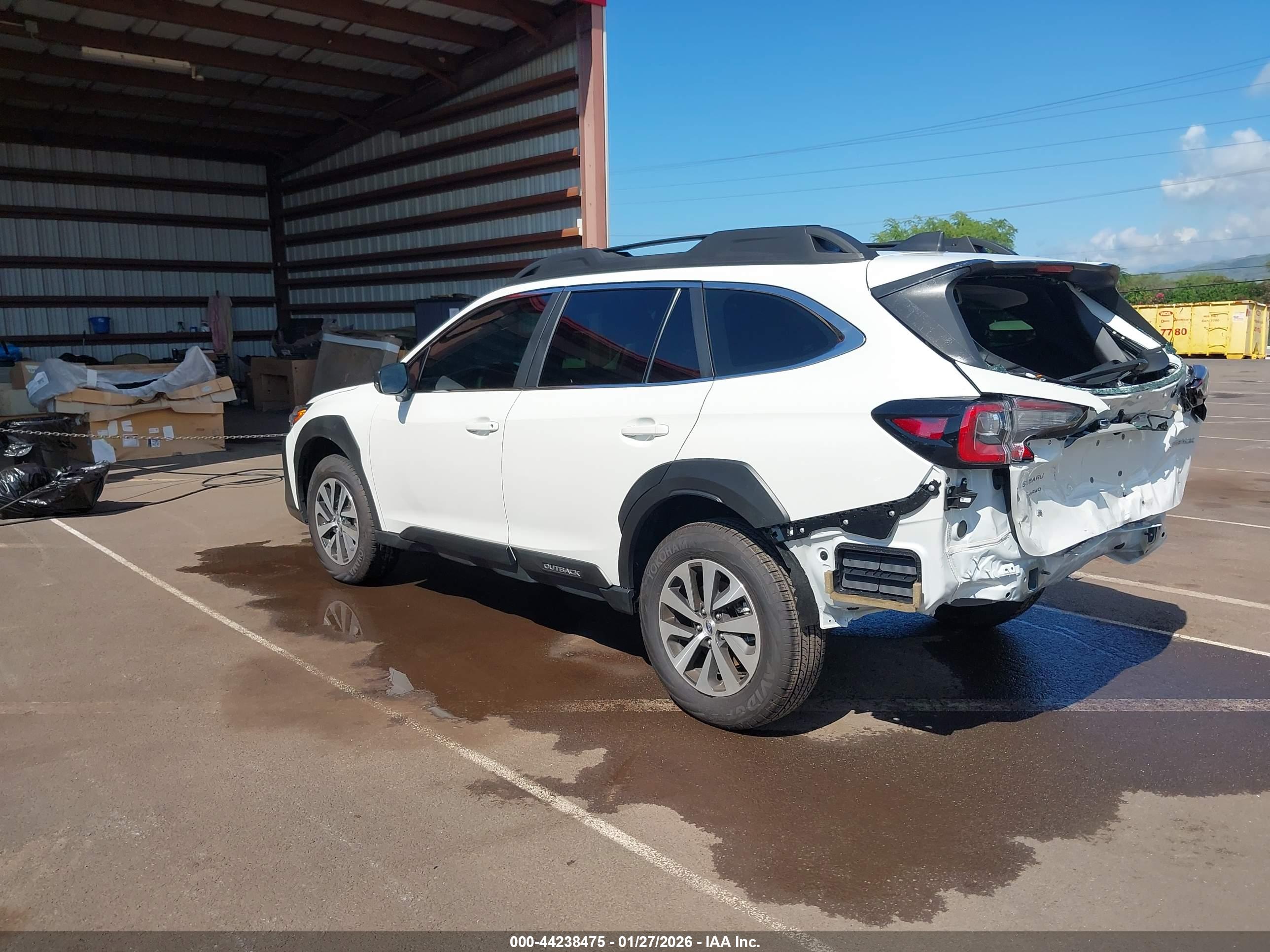 SUBARU OUTBACK image 3