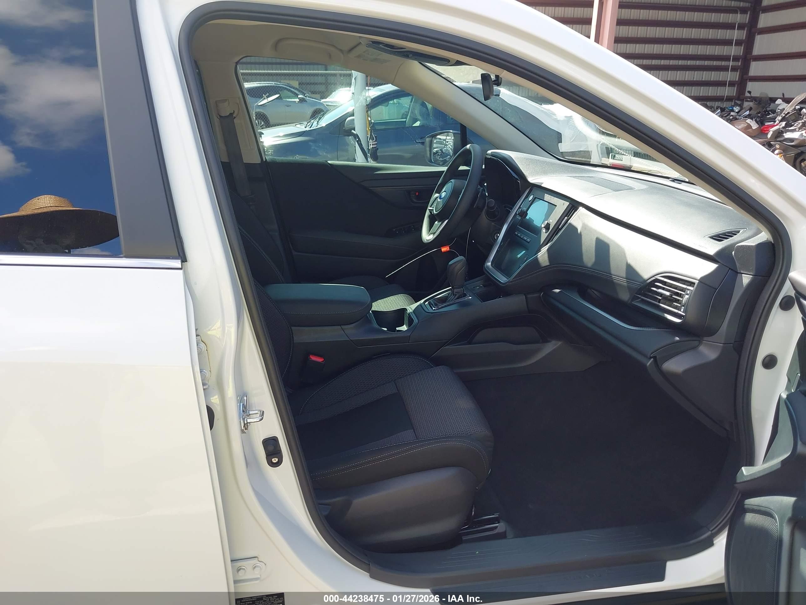 SUBARU OUTBACK image 5