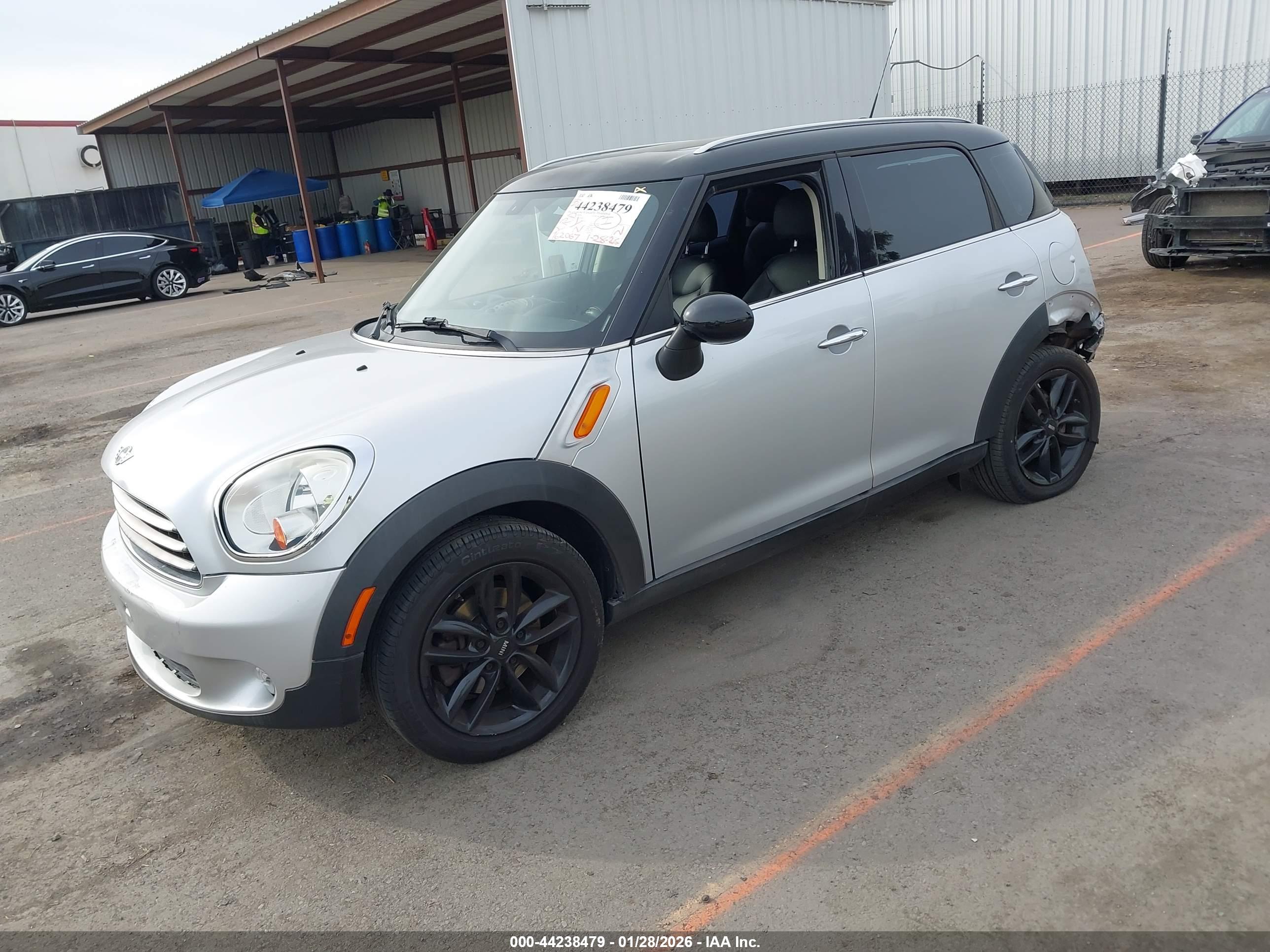 MINI COUNTRYMAN image 2