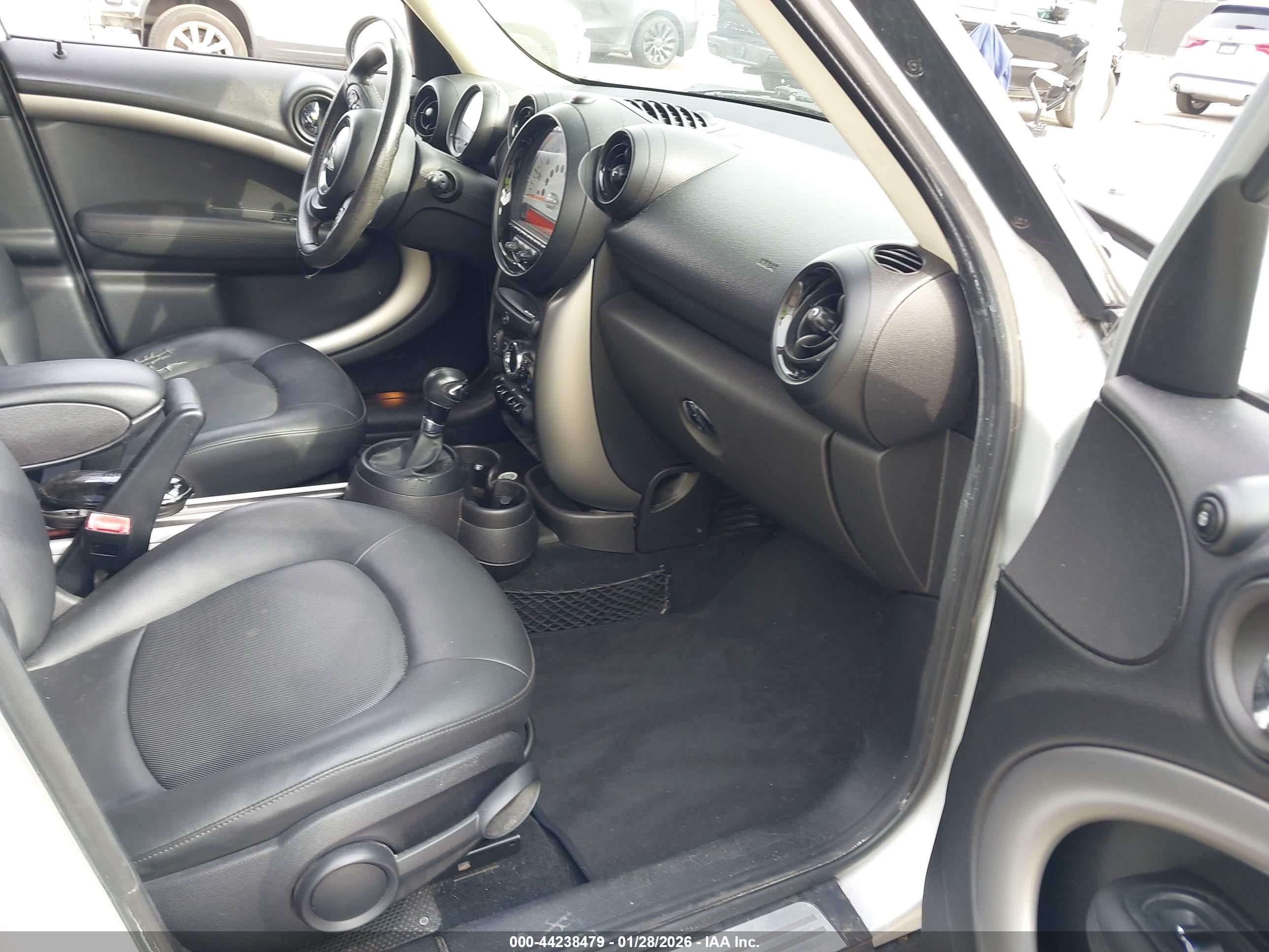 MINI COUNTRYMAN image 5