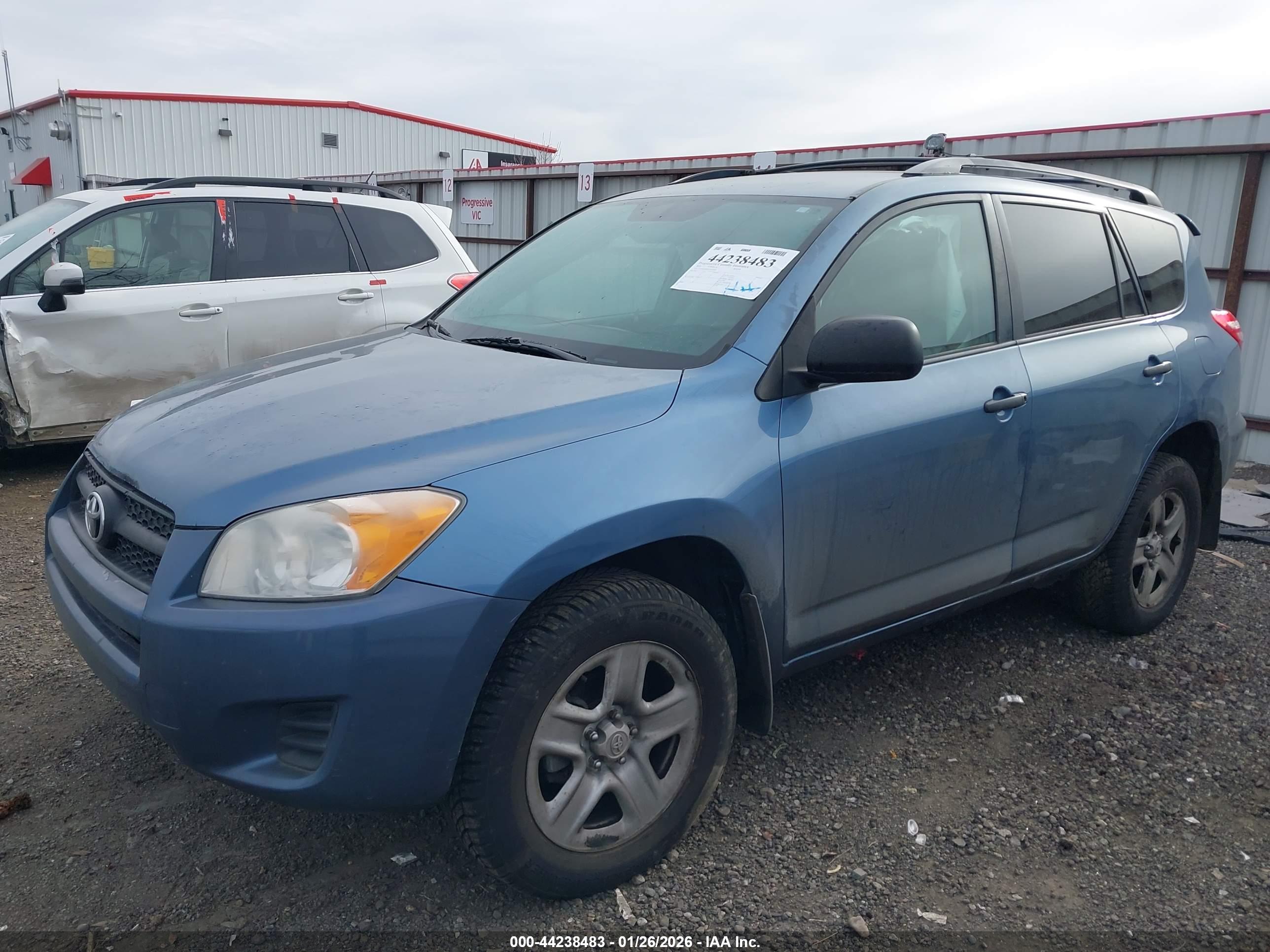 TOYOTA RAV4 image 2
