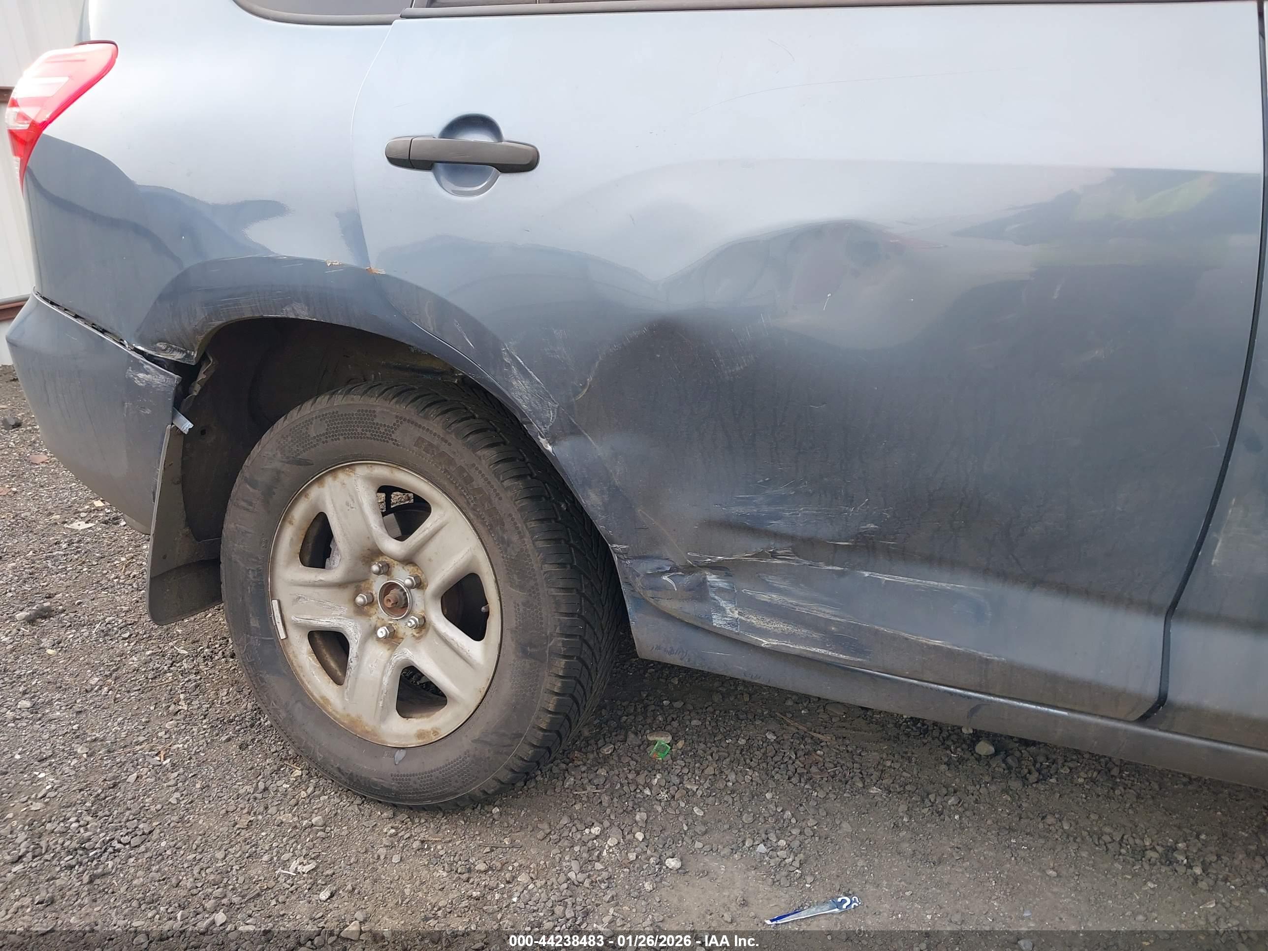 TOYOTA RAV4 image 6