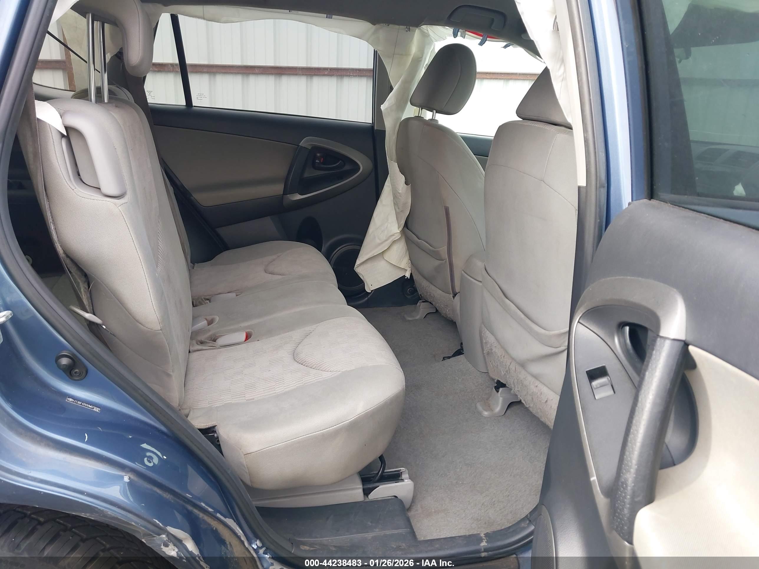 TOYOTA RAV4 image 8