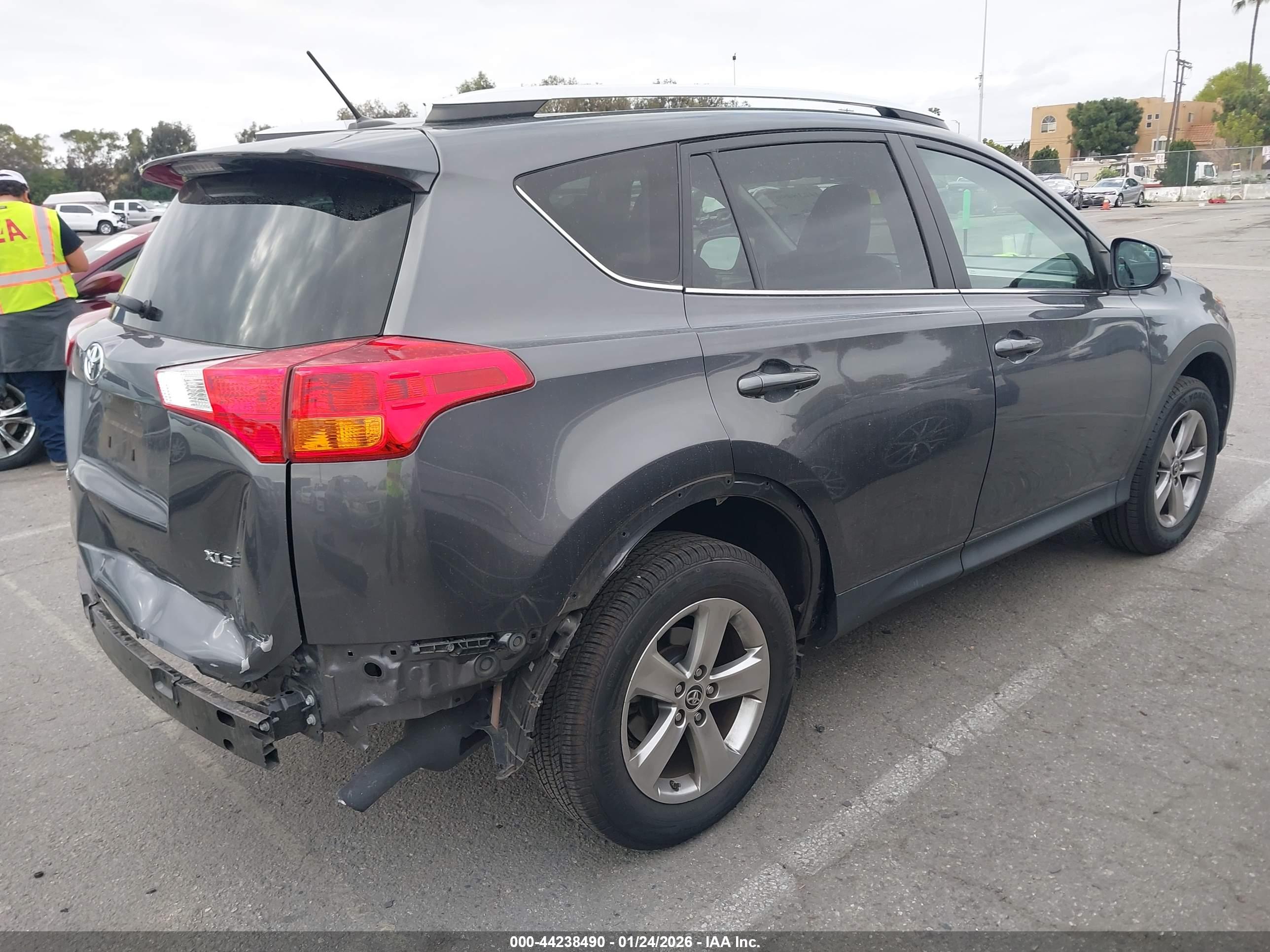 TOYOTA RAV4 image 4