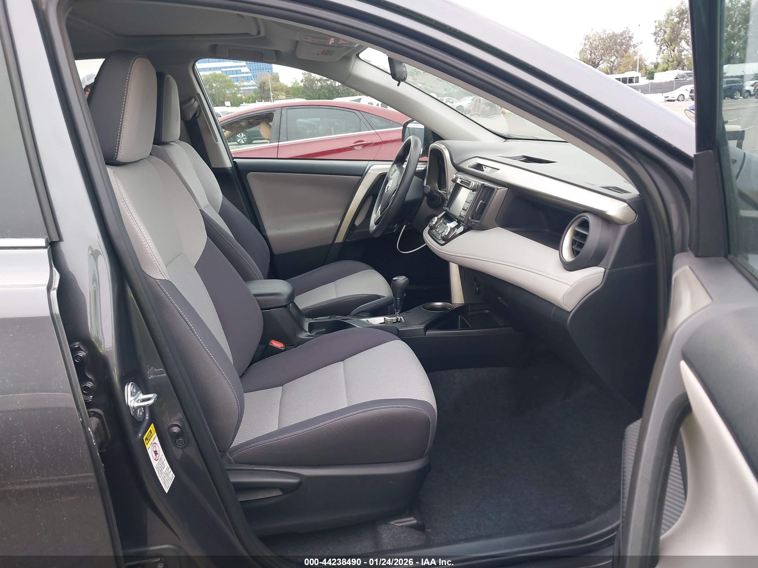 TOYOTA RAV4 image 5