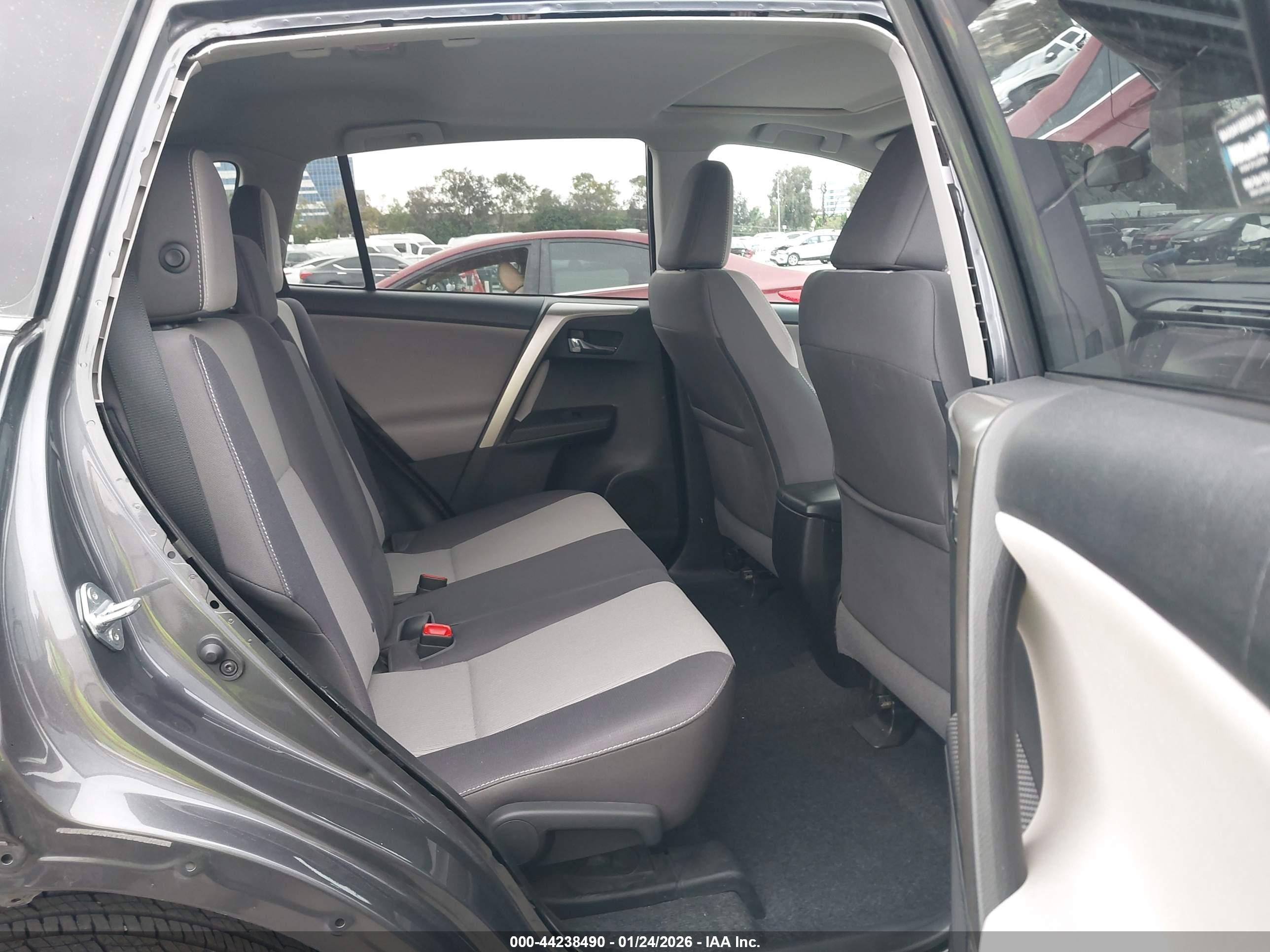 TOYOTA RAV4 image 8