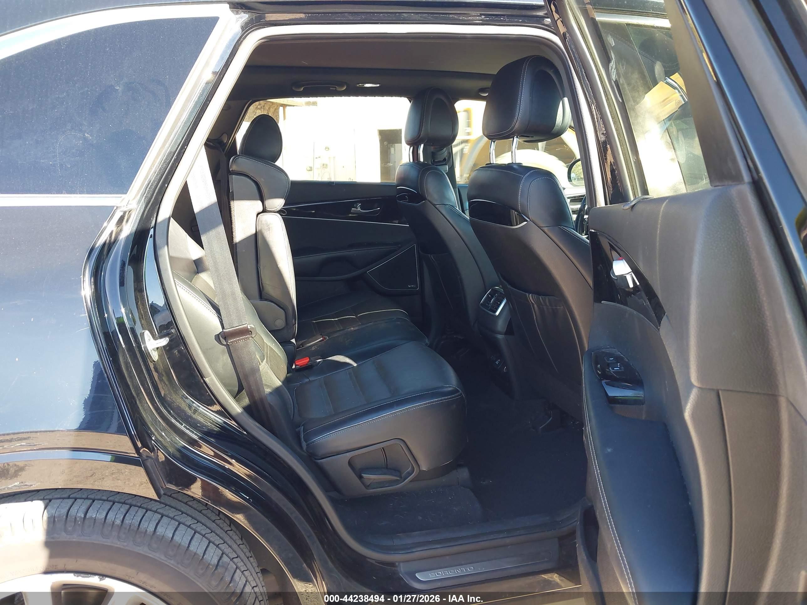 KIA SORENTO image 8