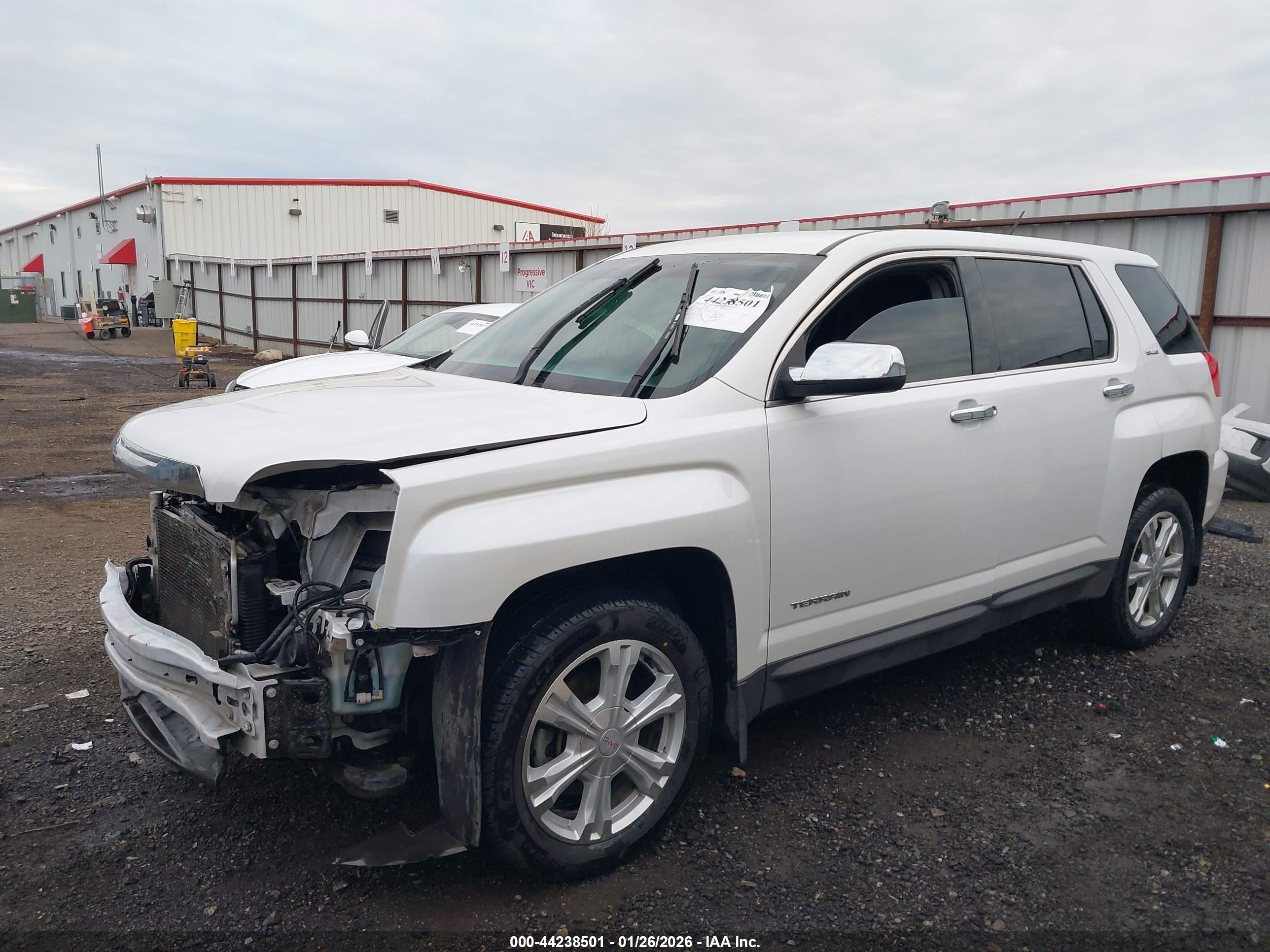 GMC TERRAIN image 2