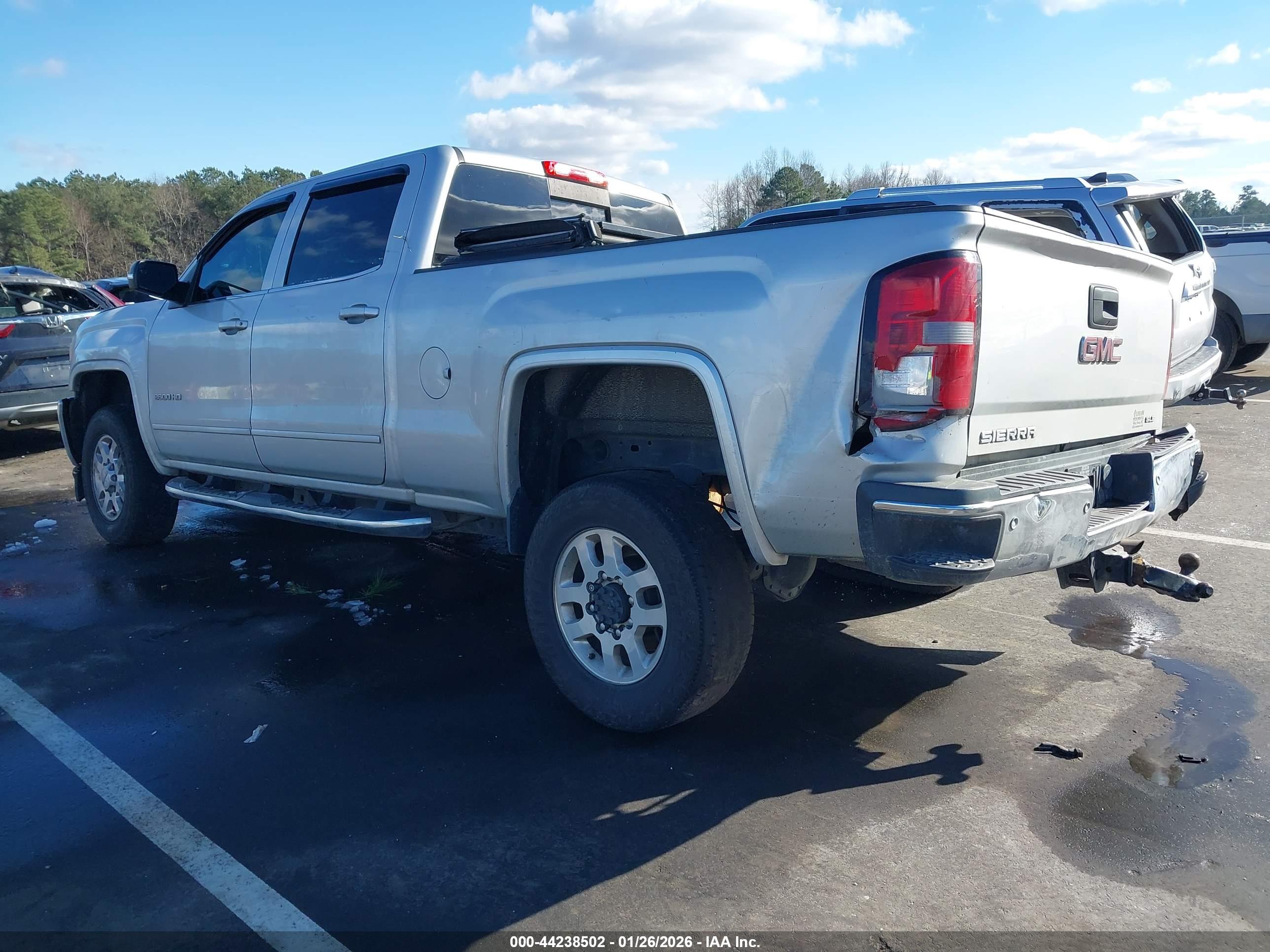 GMC SIERRA image 3