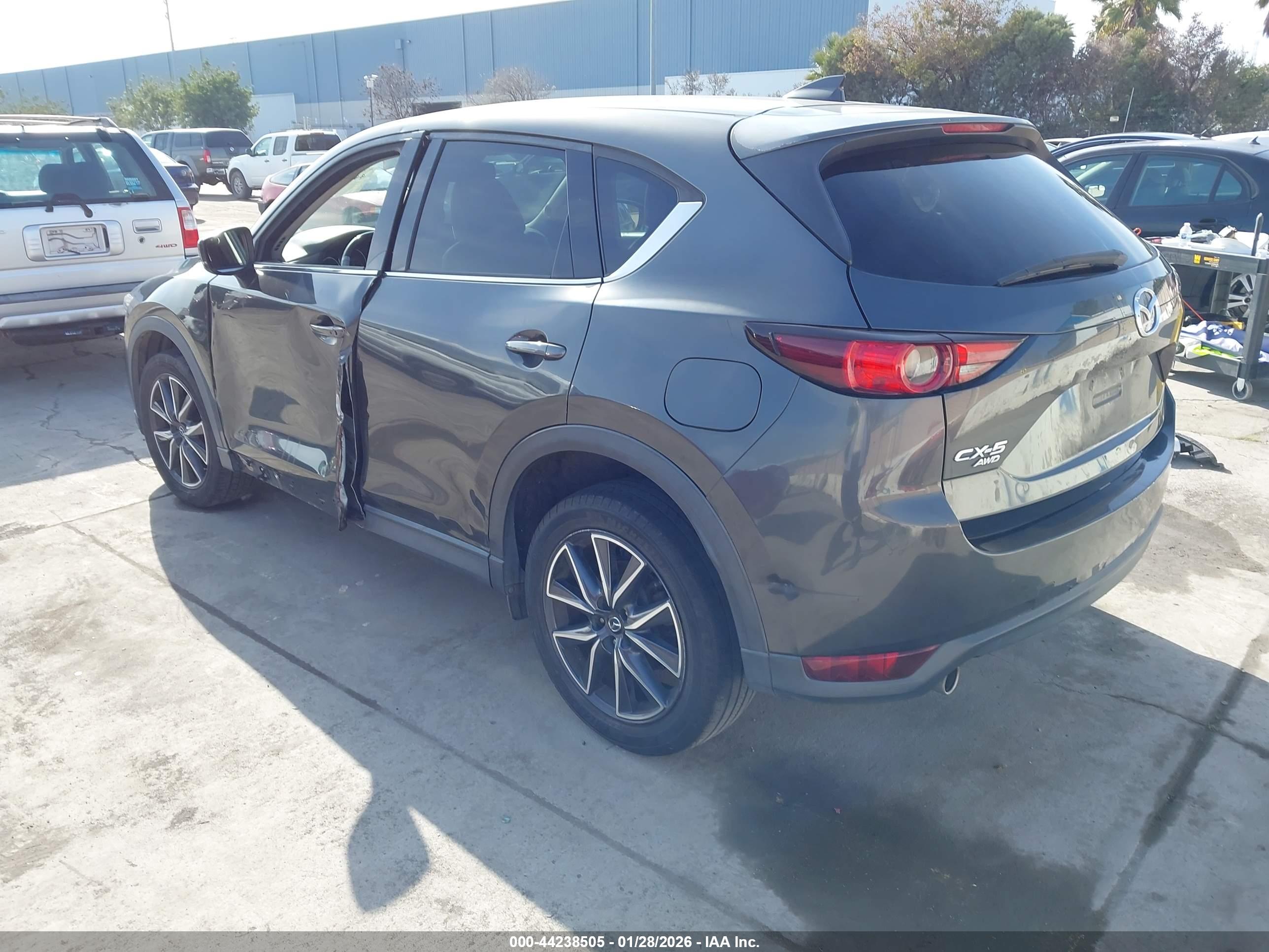 MAZDA CX-5 image 3