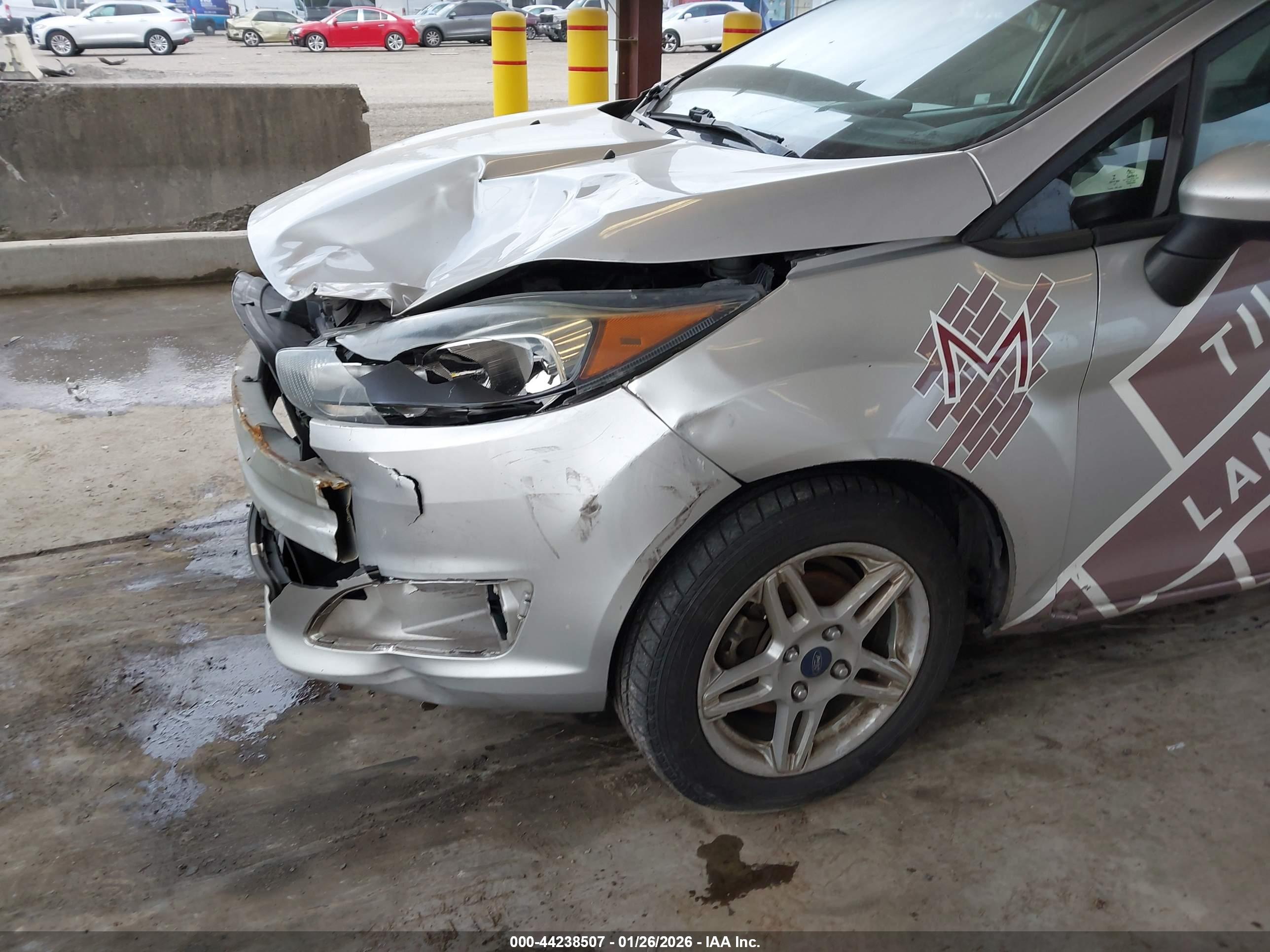 FORD FIESTA image 6