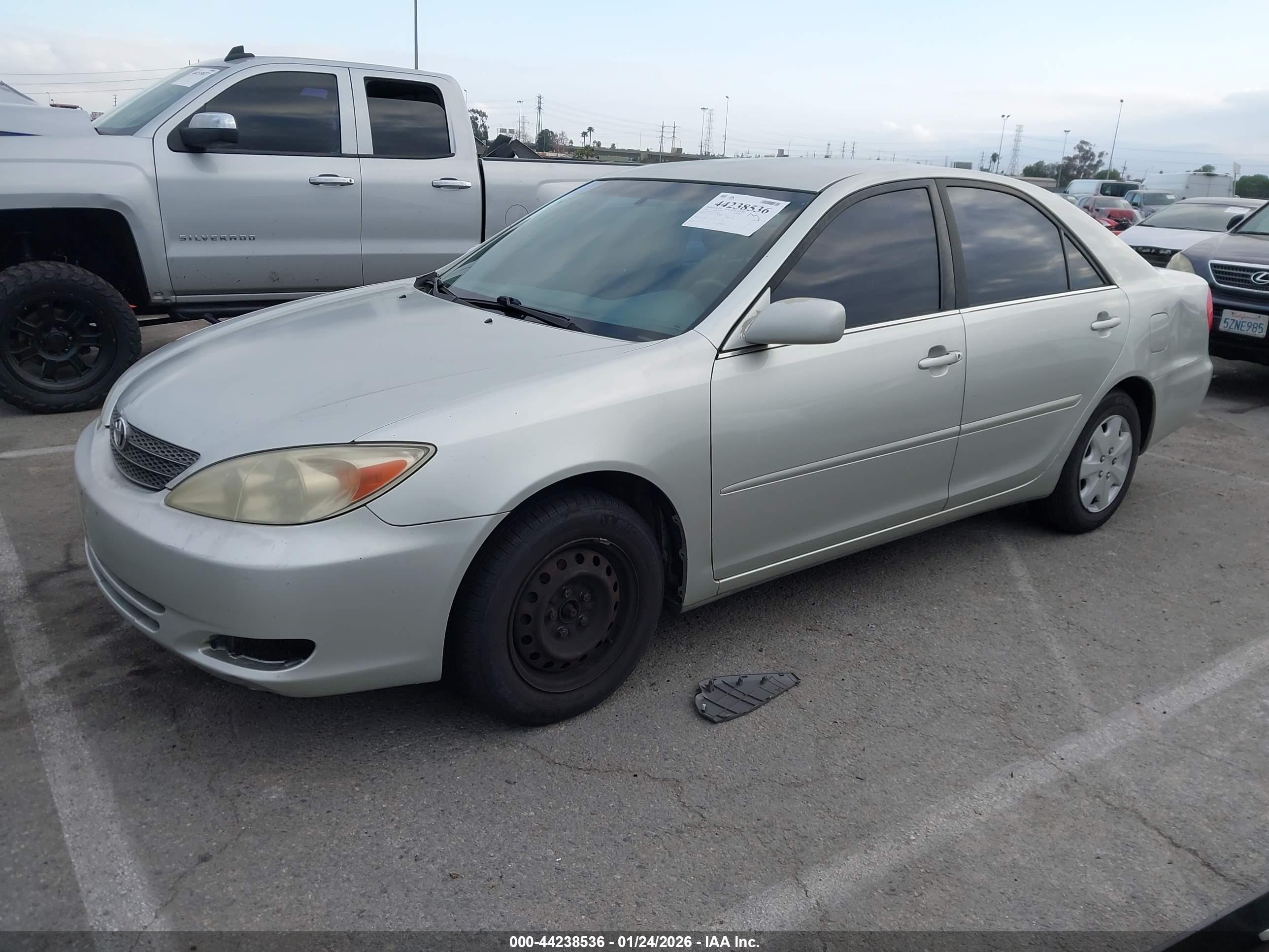 TOYOTA CAMRY image 2