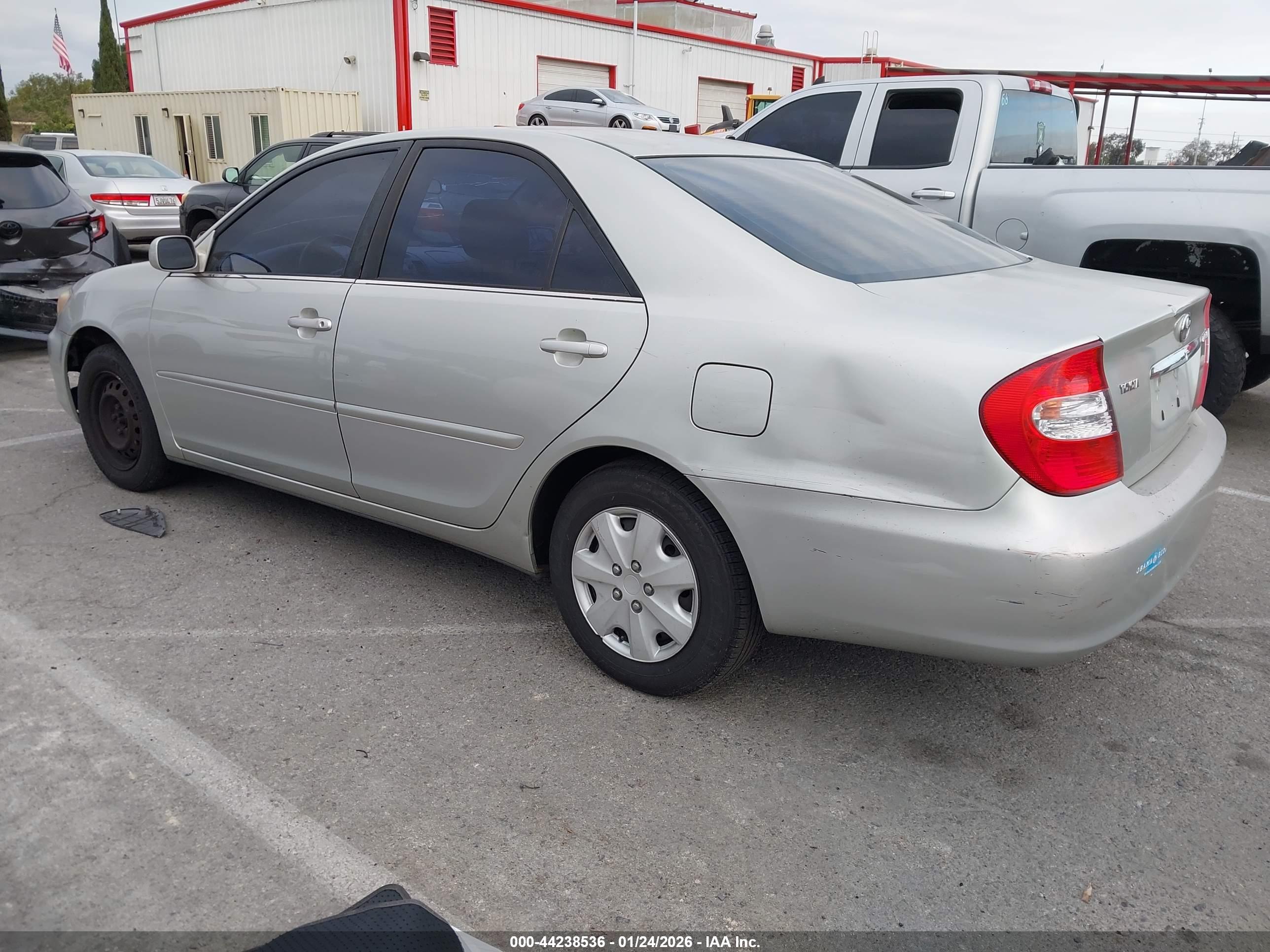 TOYOTA CAMRY image 3