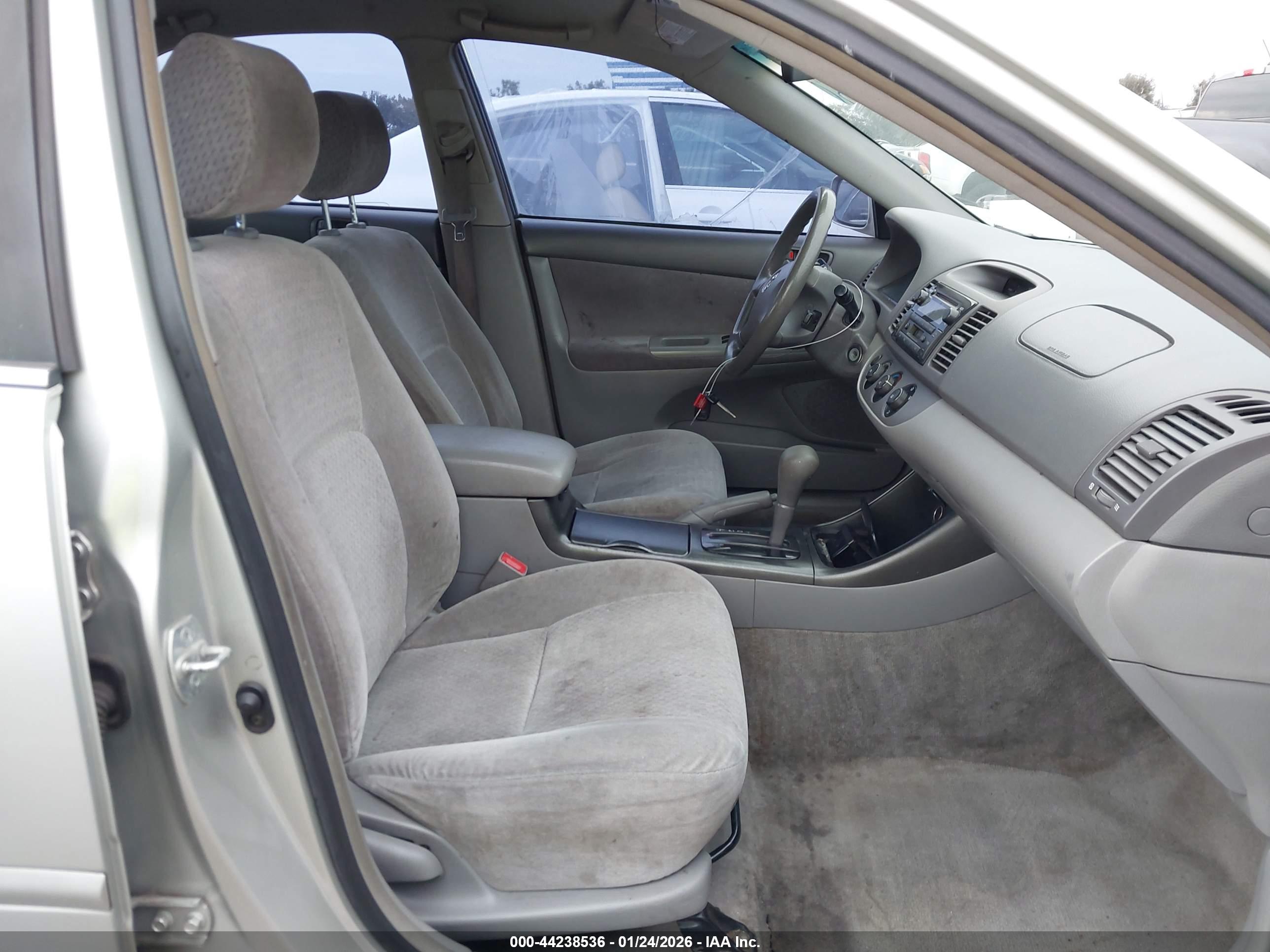 TOYOTA CAMRY image 5