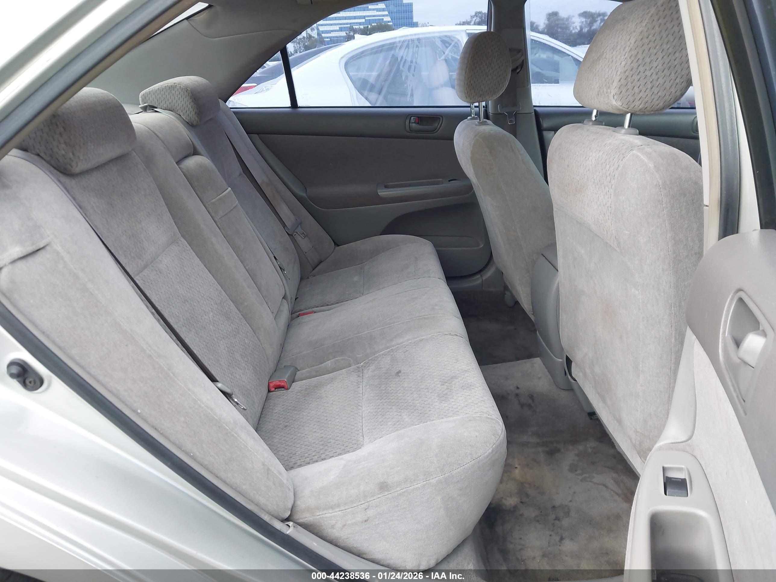 TOYOTA CAMRY image 8