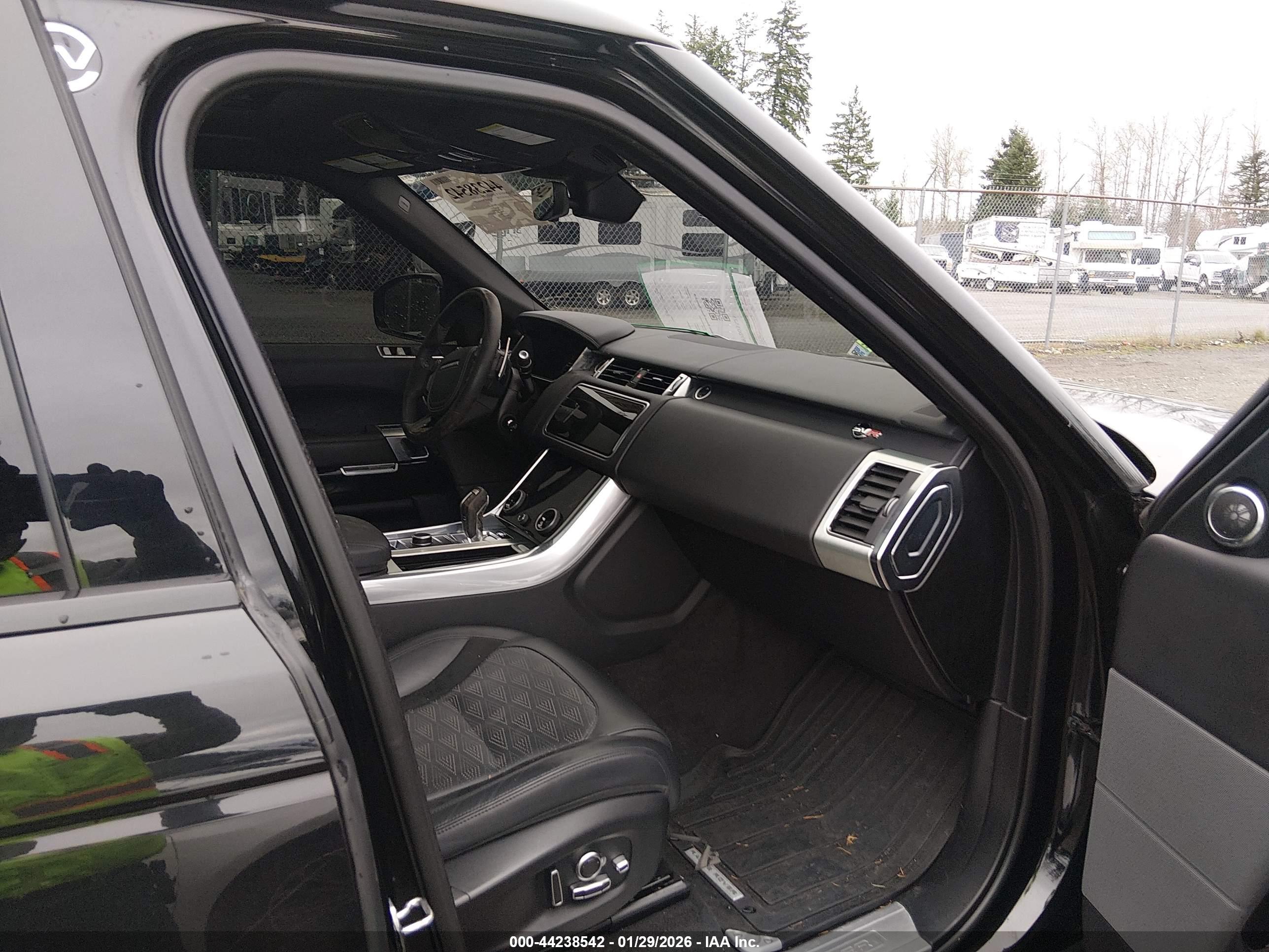 LAND ROVER image 5