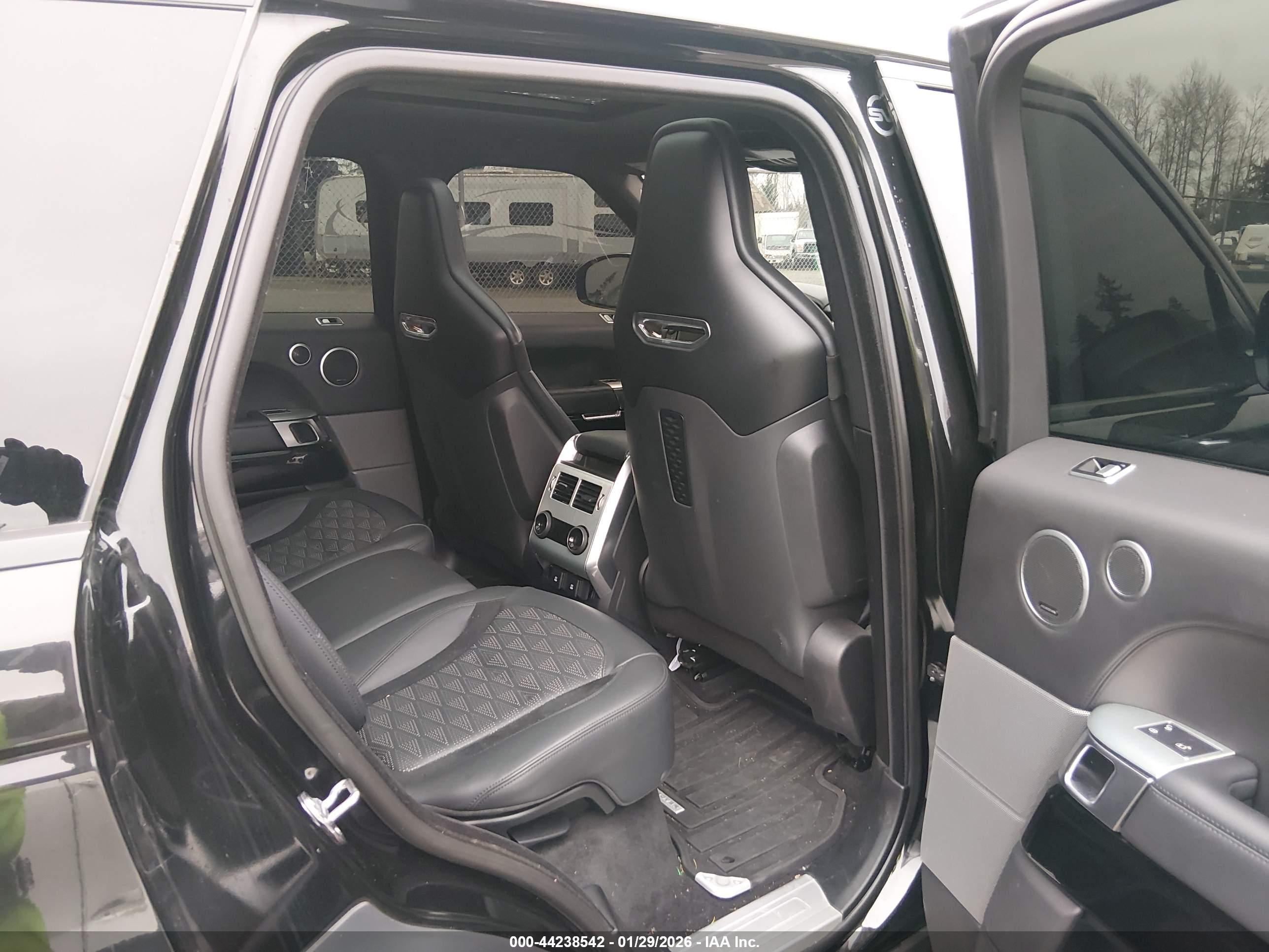 LAND ROVER image 8