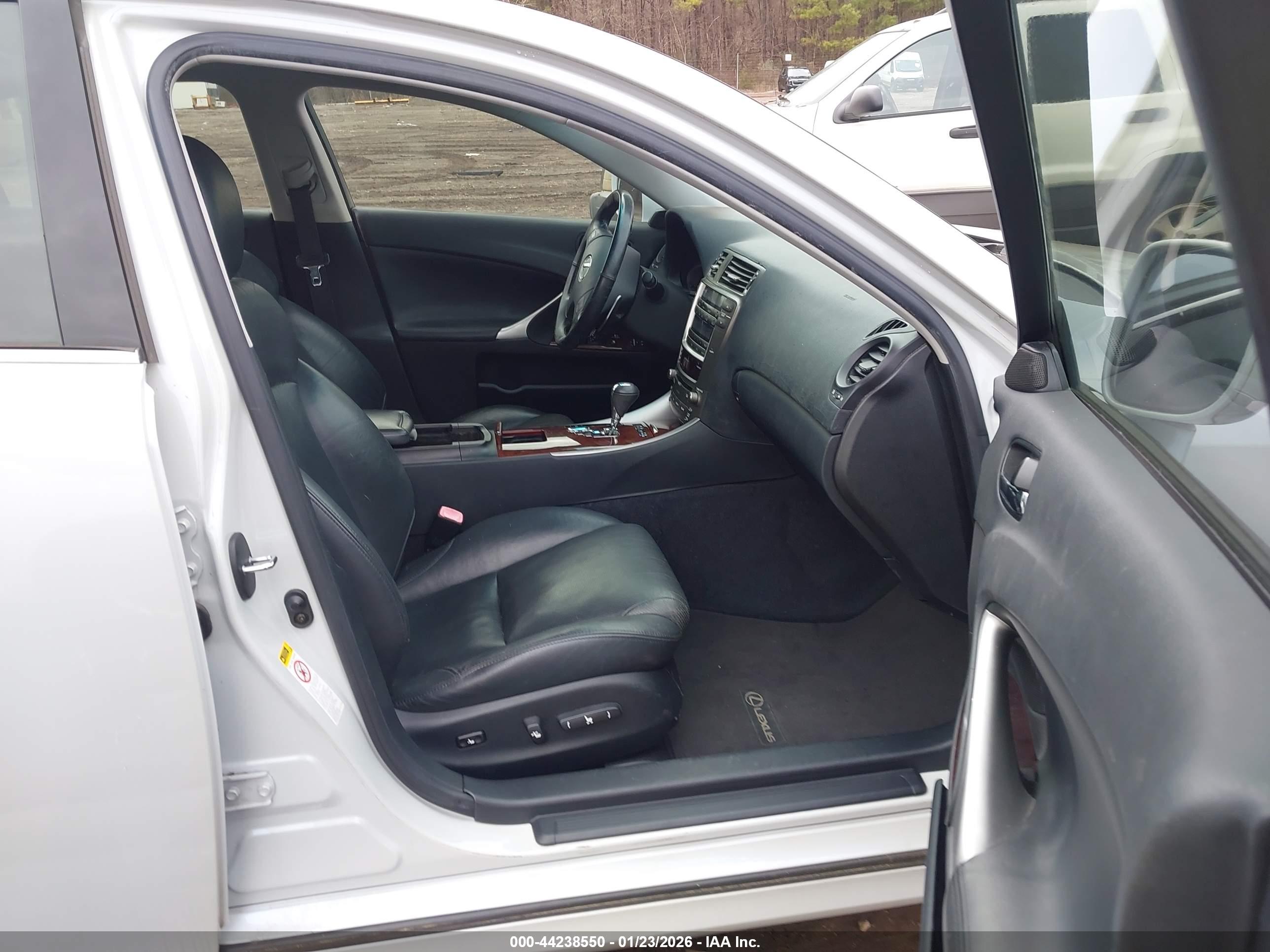 LEXUS IS image 5