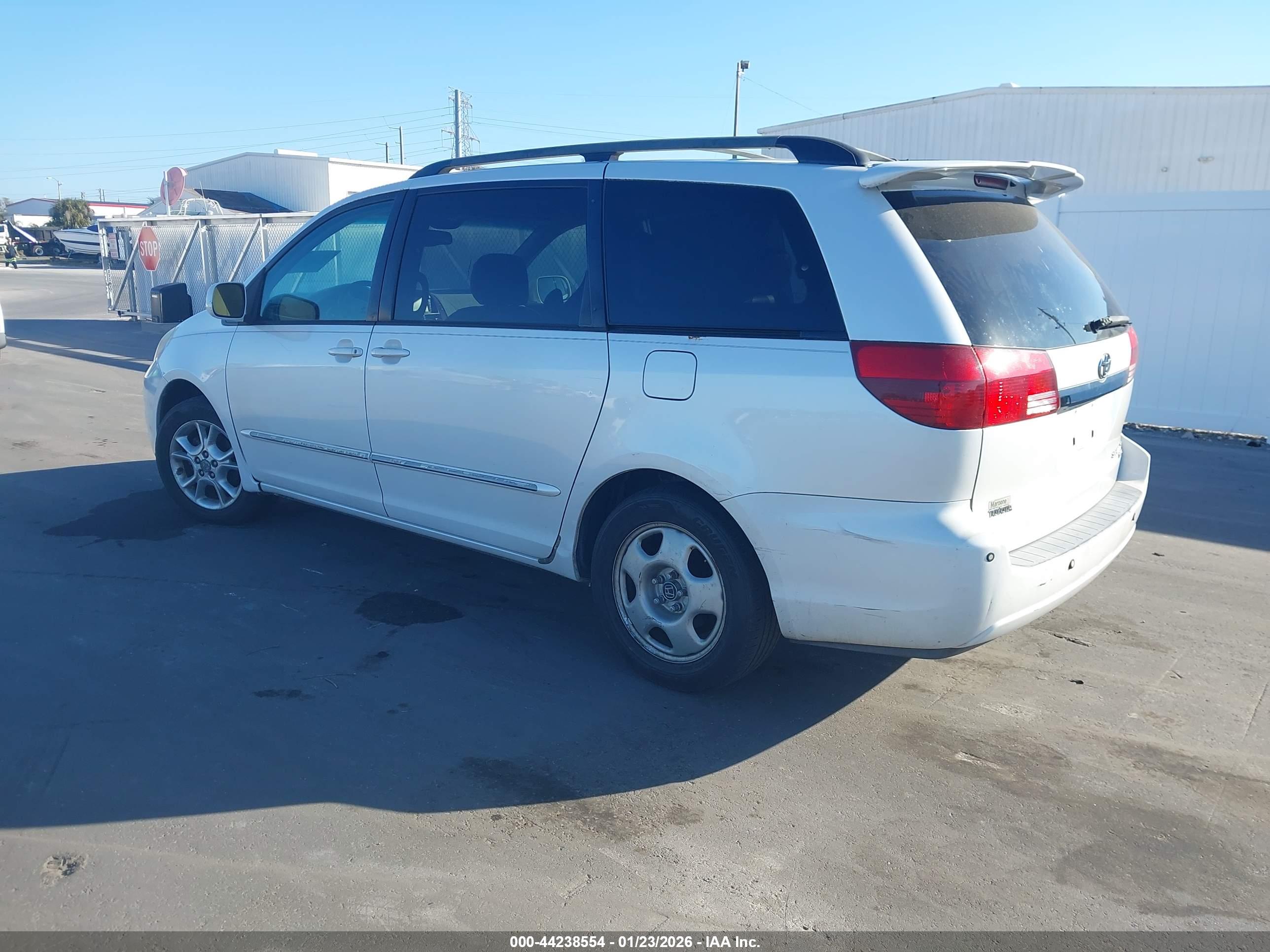 TOYOTA SIENNA image 3