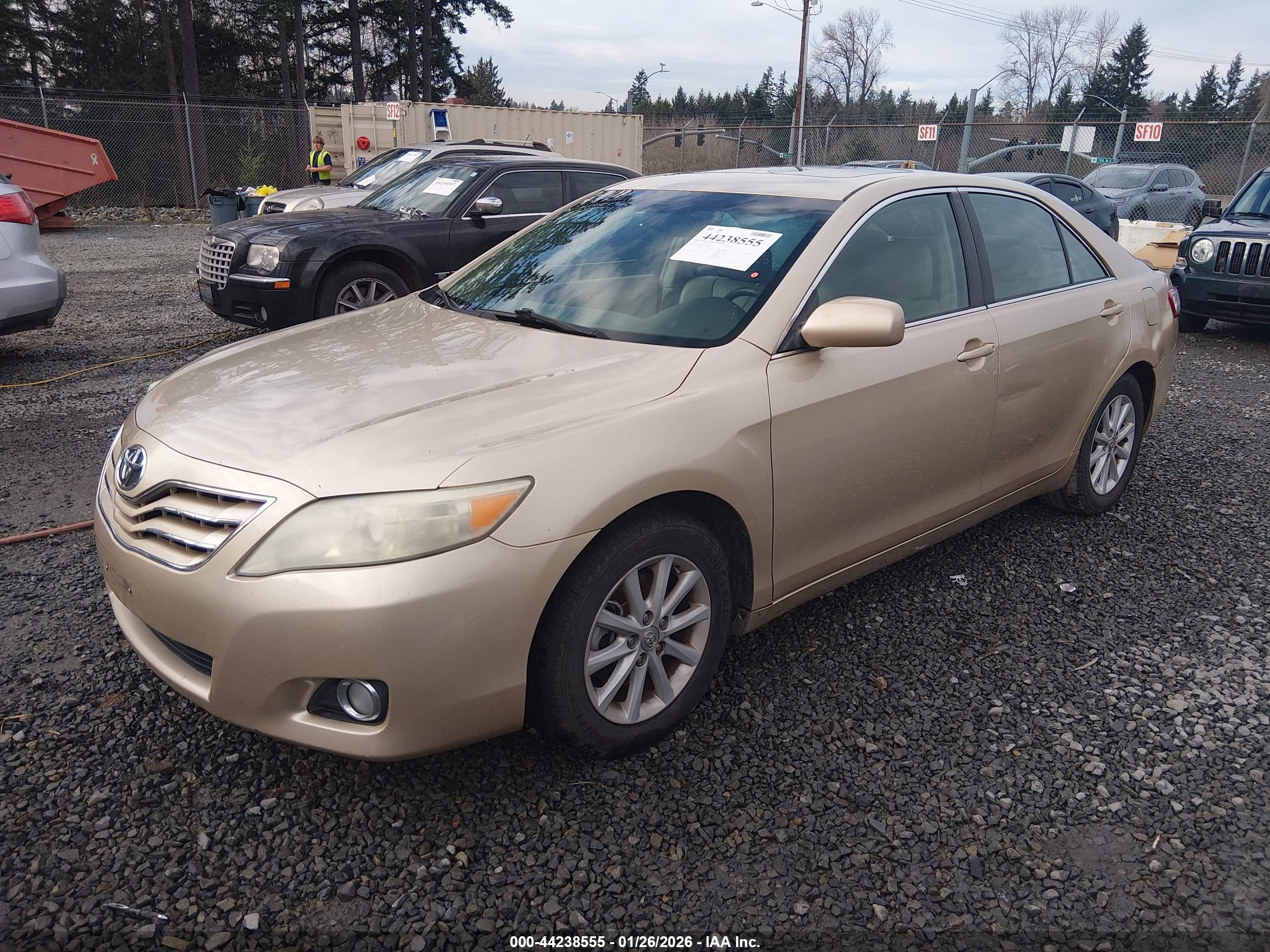 TOYOTA CAMRY image 2