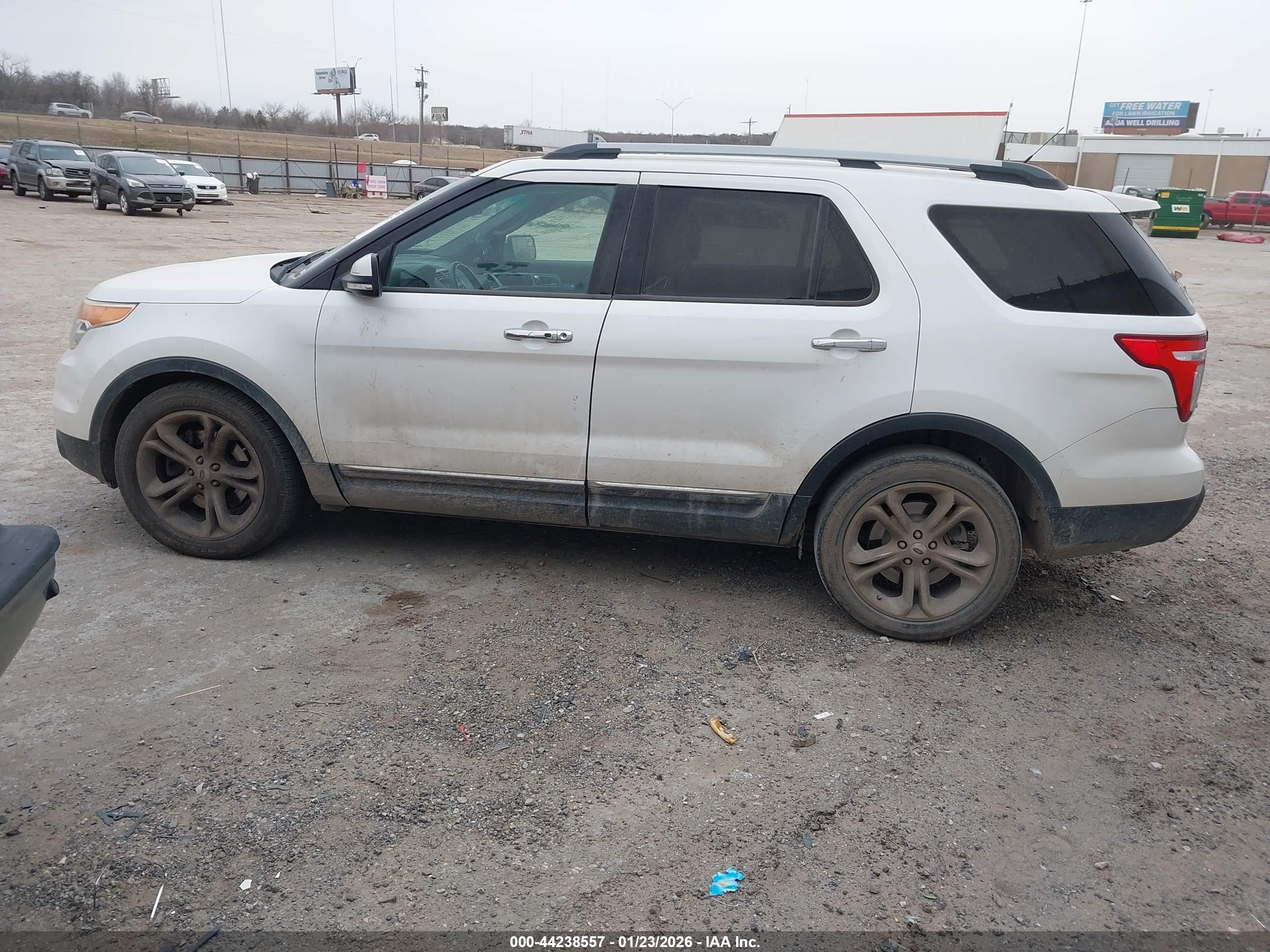 FORD EXPLORER image 3