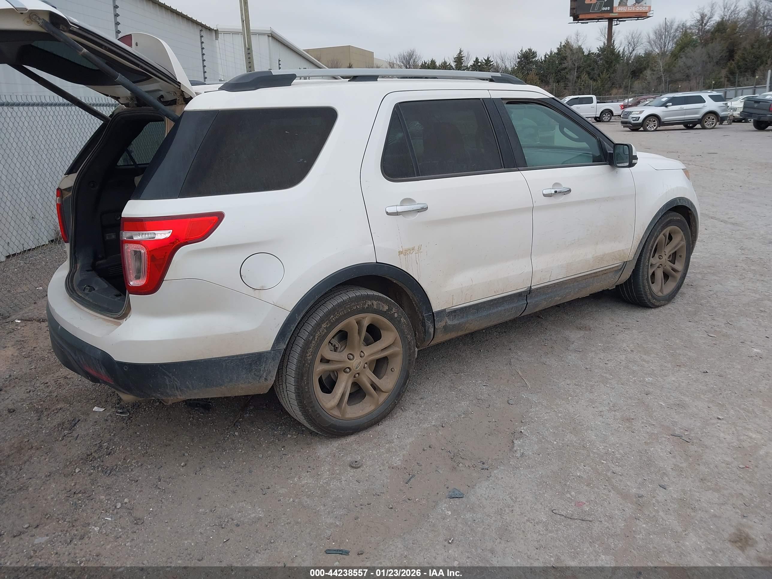 FORD EXPLORER image 4