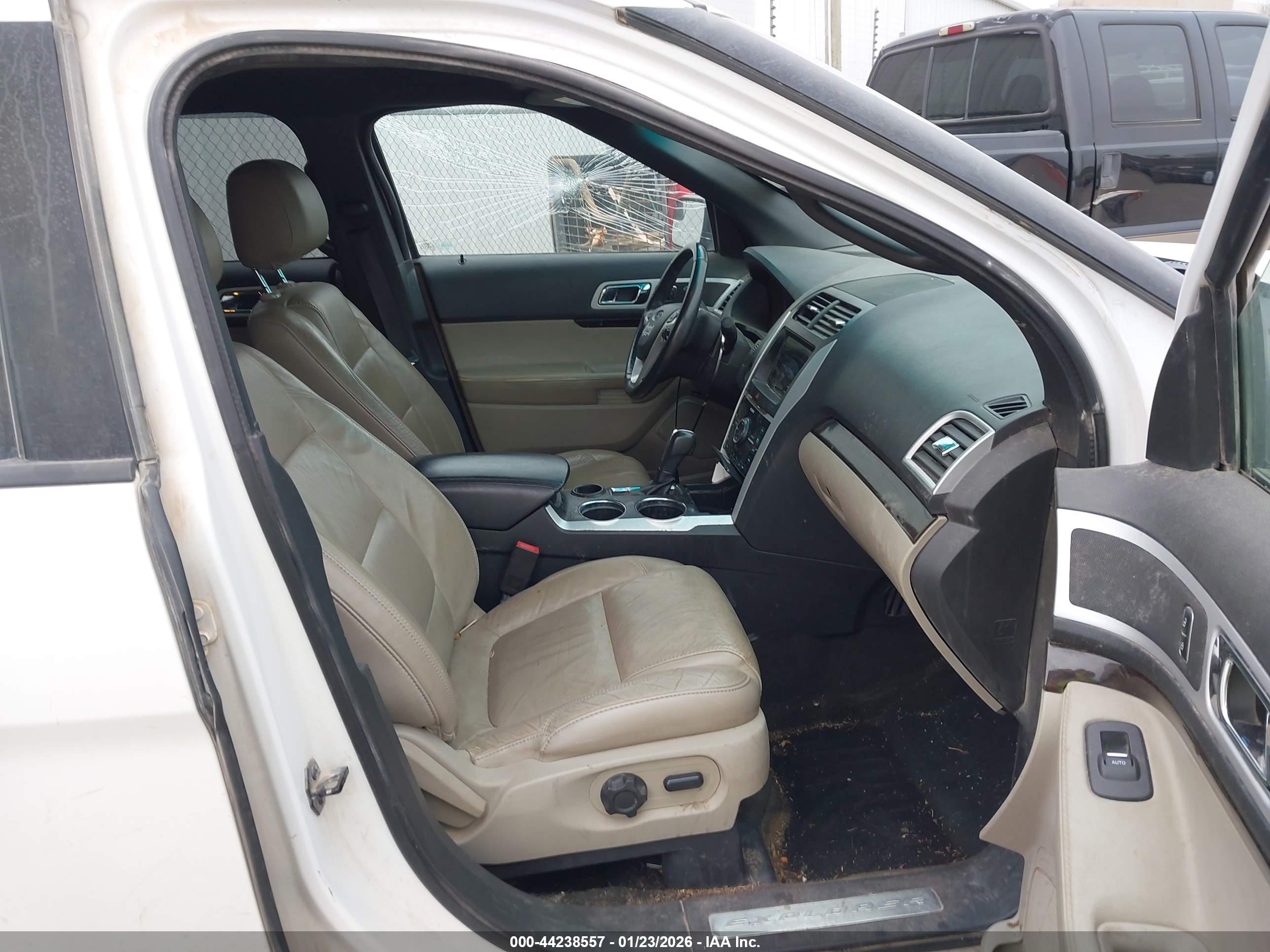 FORD EXPLORER image 5