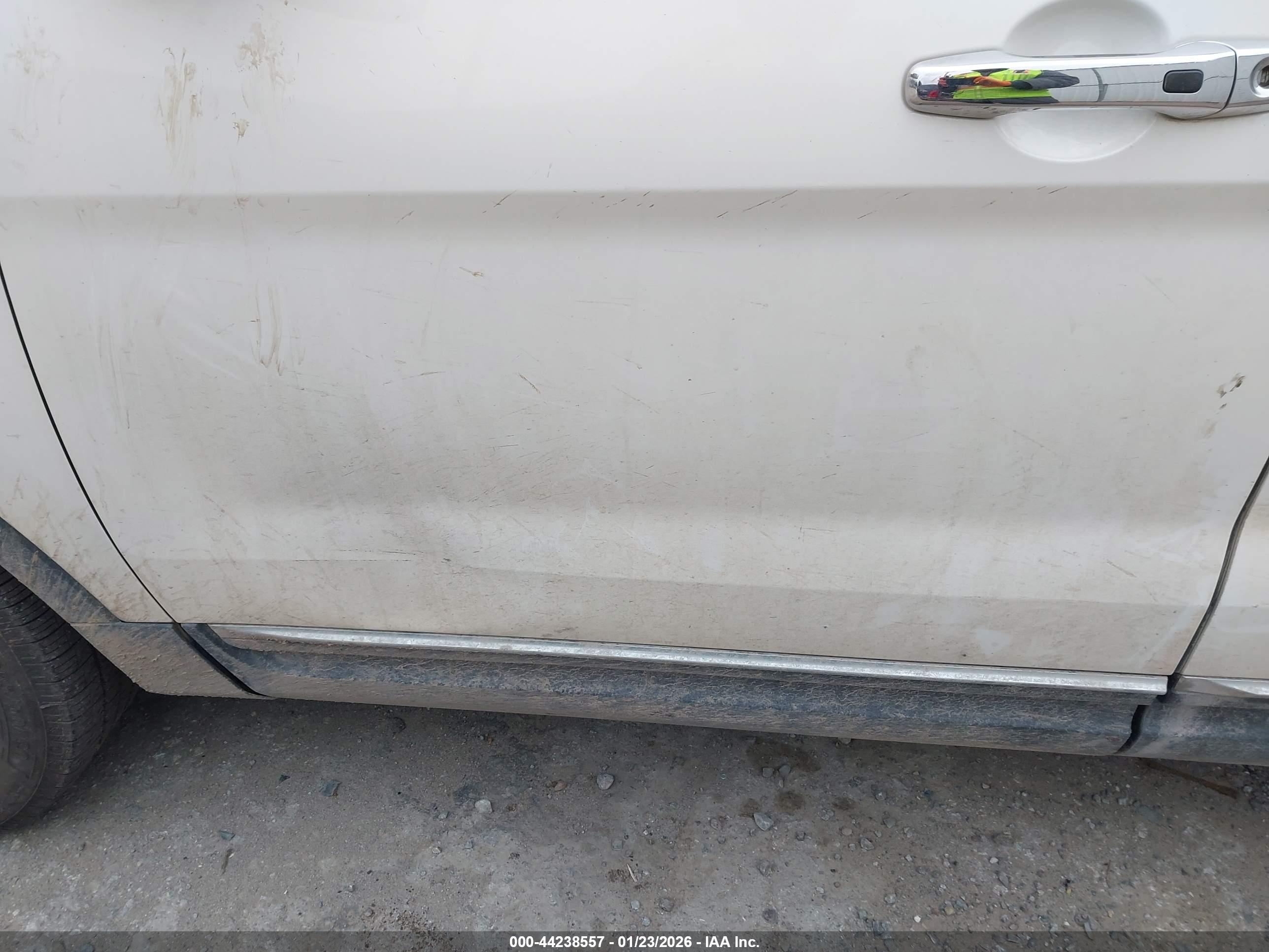 FORD EXPLORER image 6