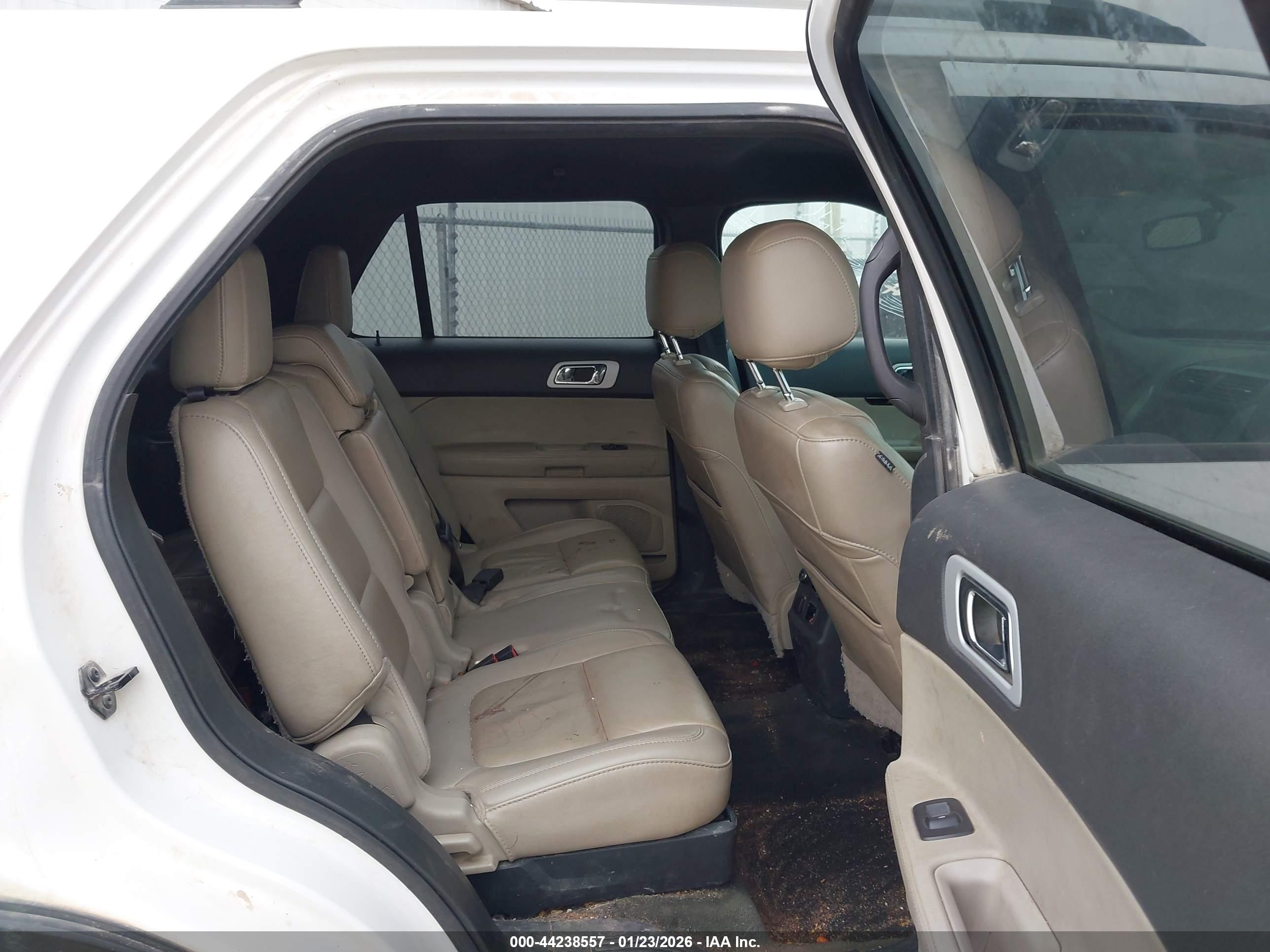 FORD EXPLORER image 8