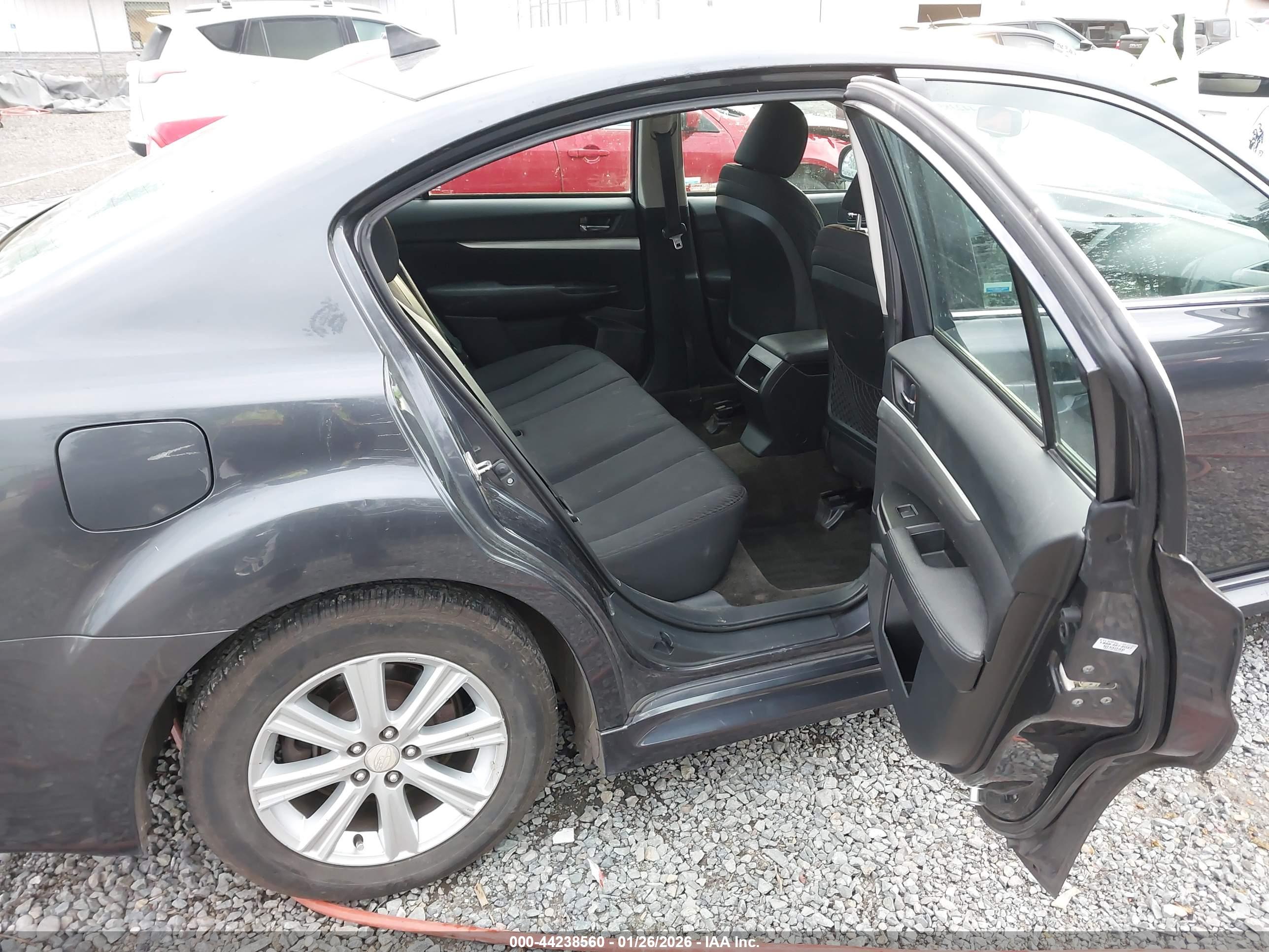 SUBARU LEGACY image 8