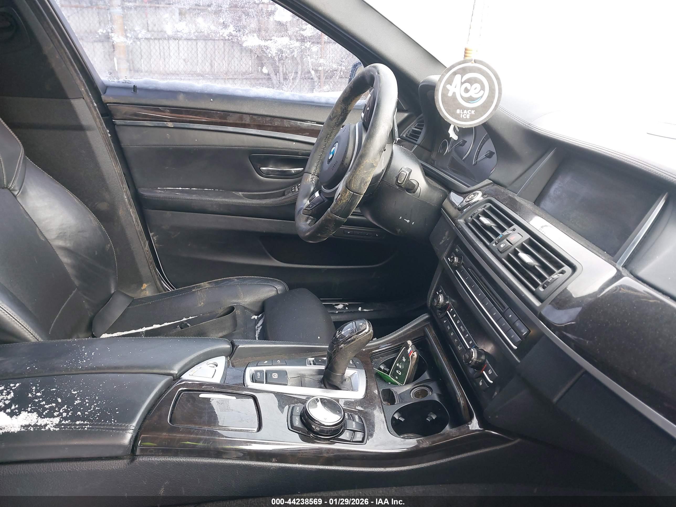 BMW 550I image 5
