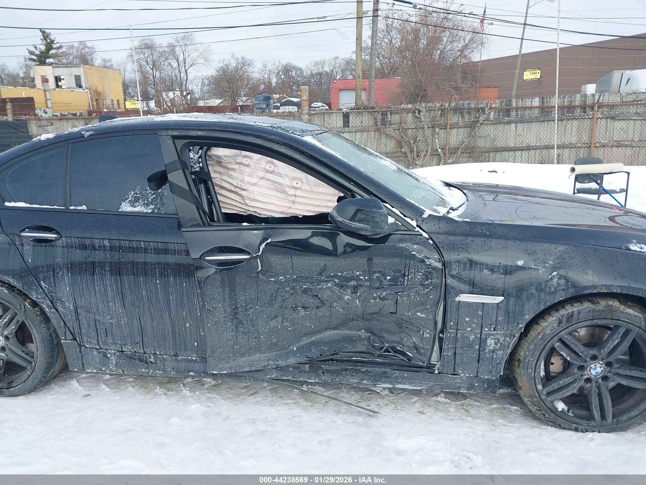 BMW 550I image 6