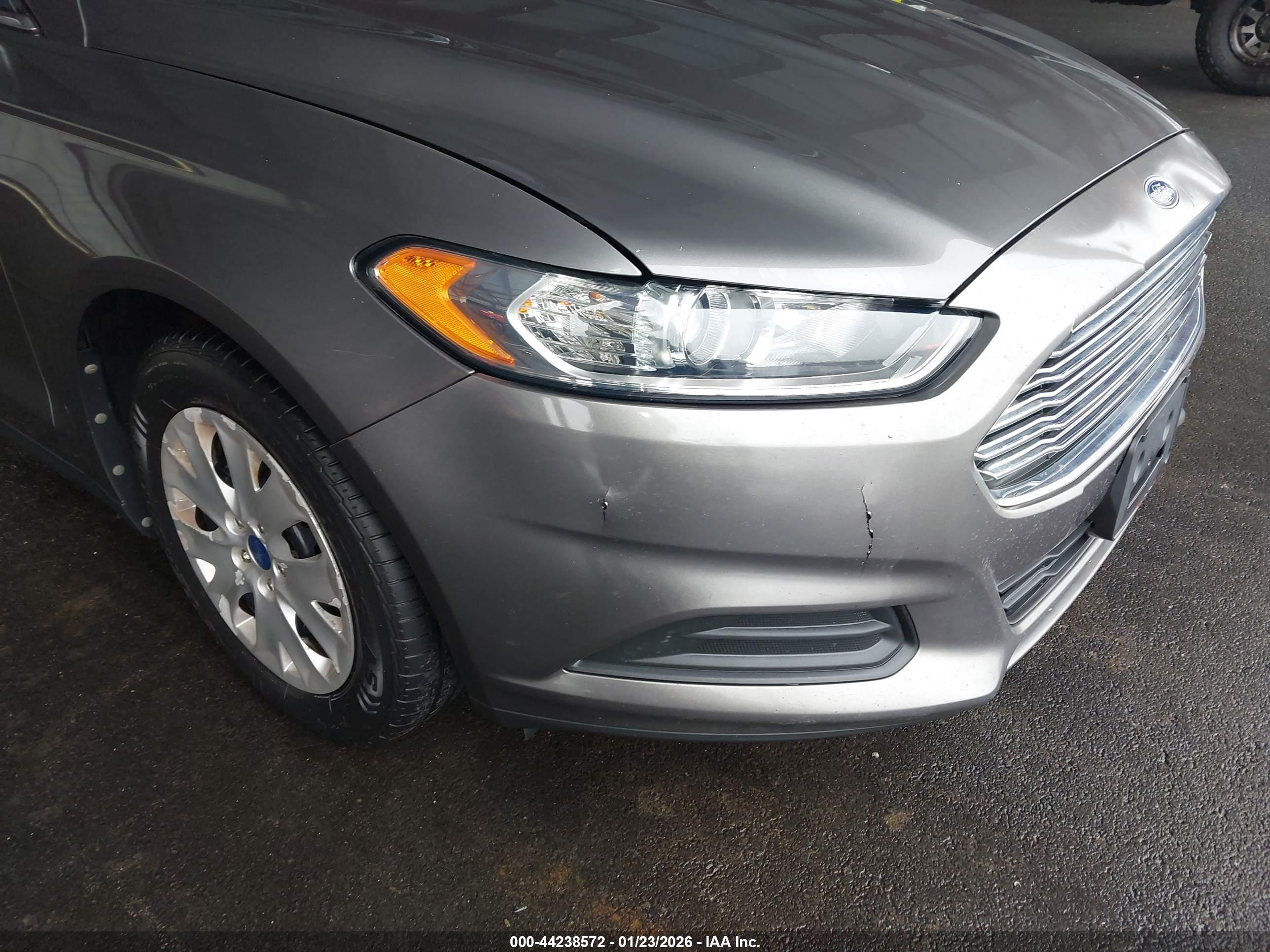 FORD FUSION image 6