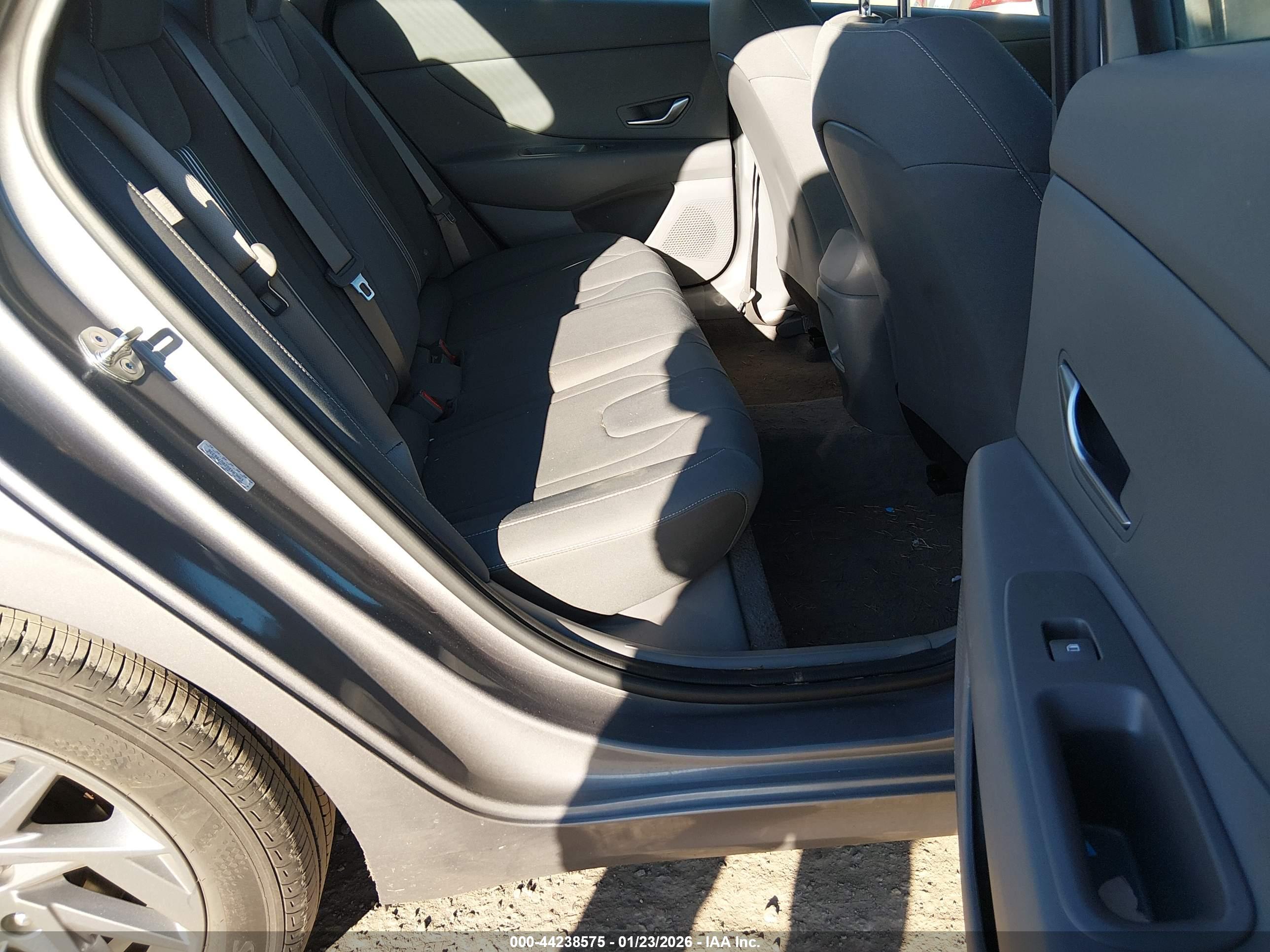 HYUNDAI ELANTRA image 8