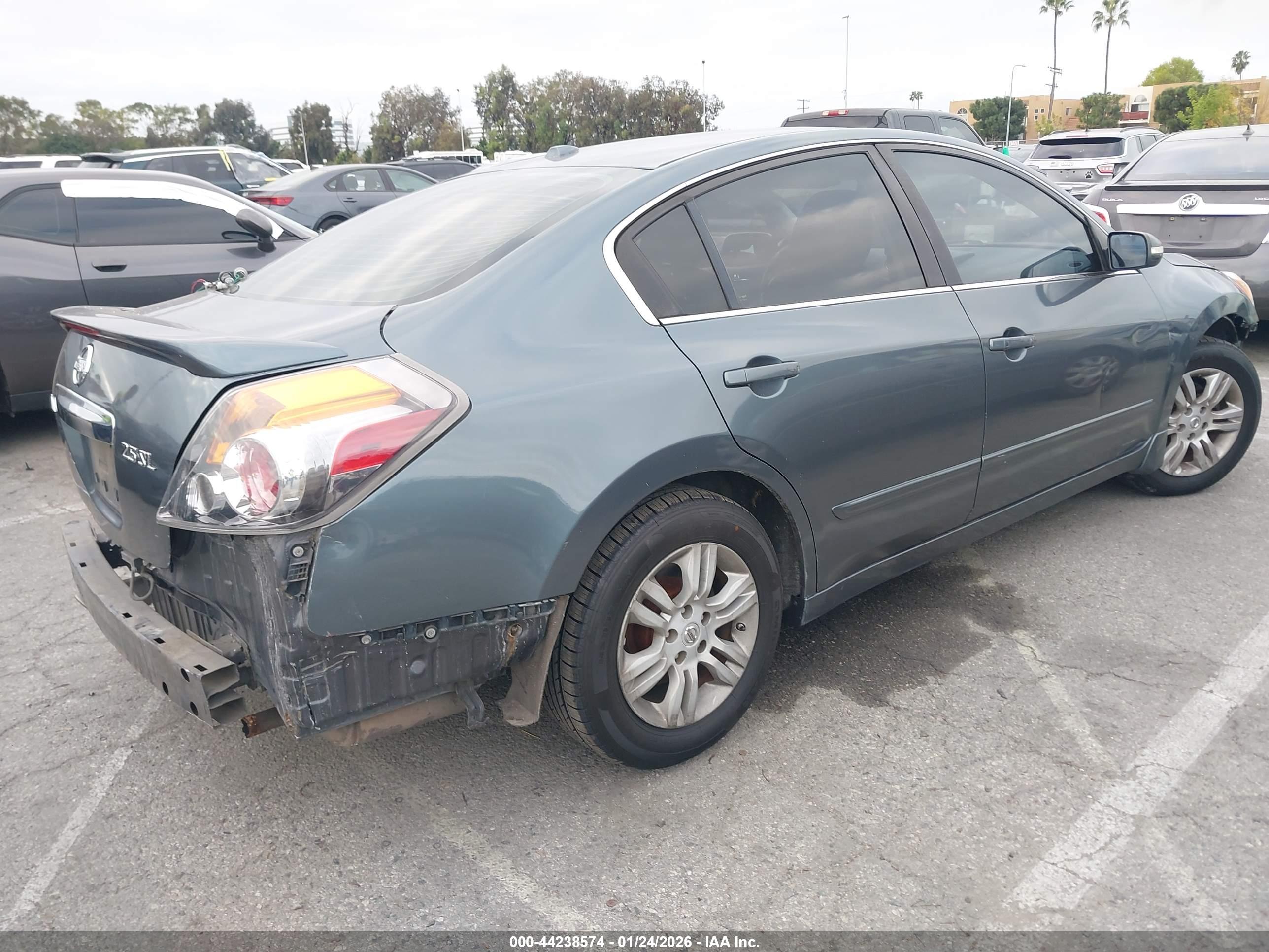 NISSAN ALTIMA image 4