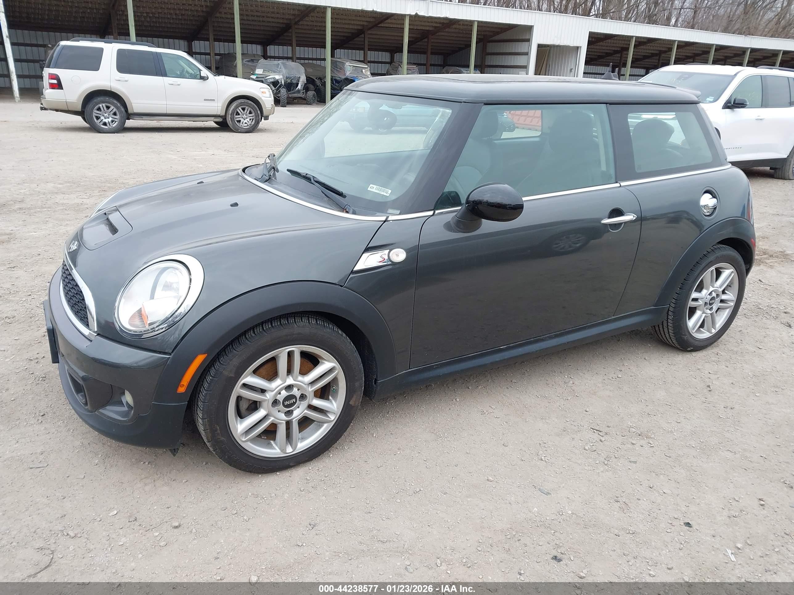 MINI COOPER image 2