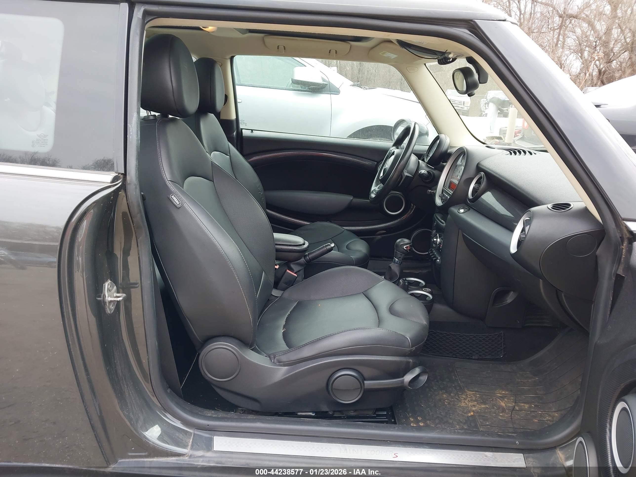MINI COOPER image 5