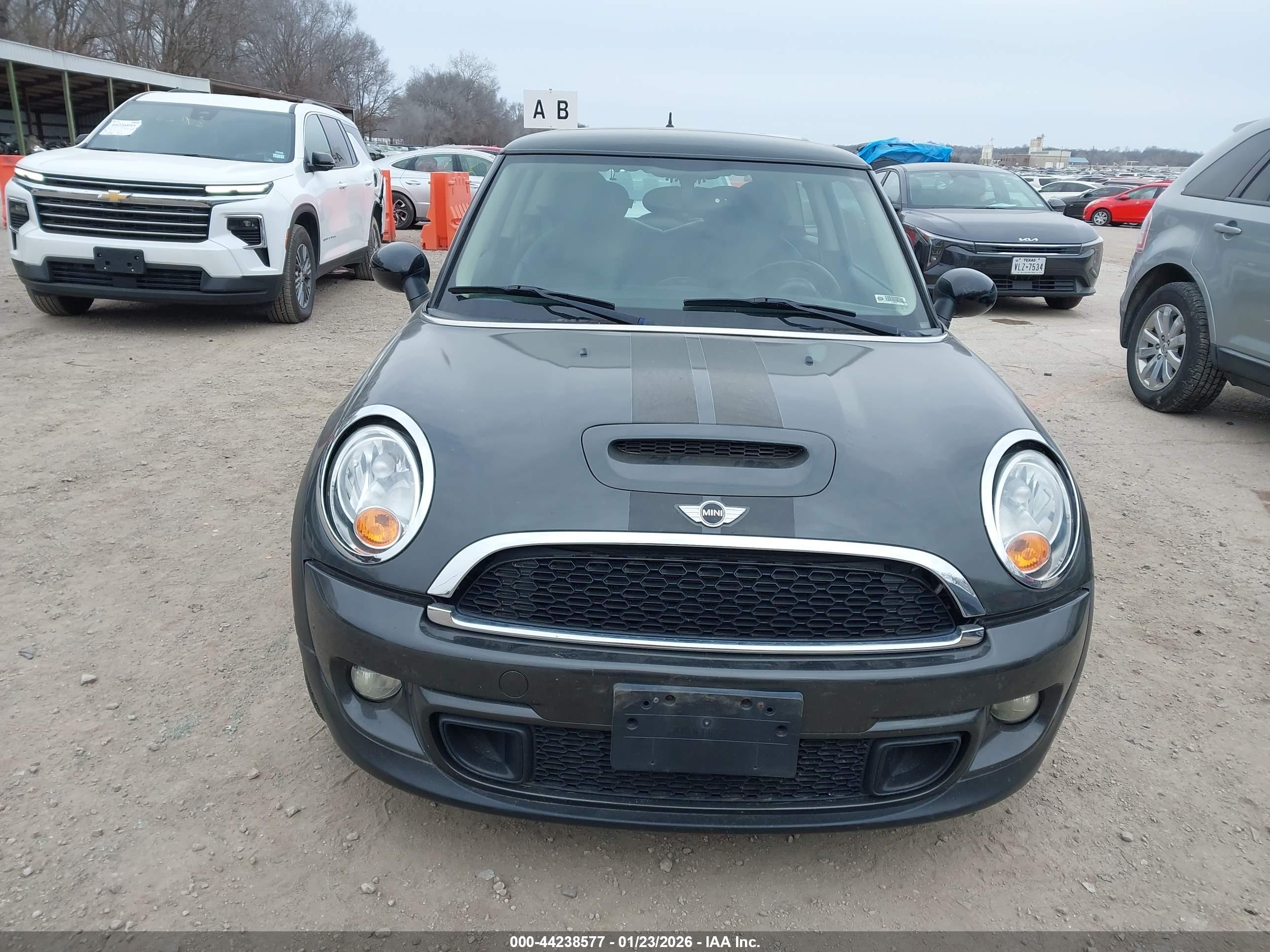 MINI COOPER image 6