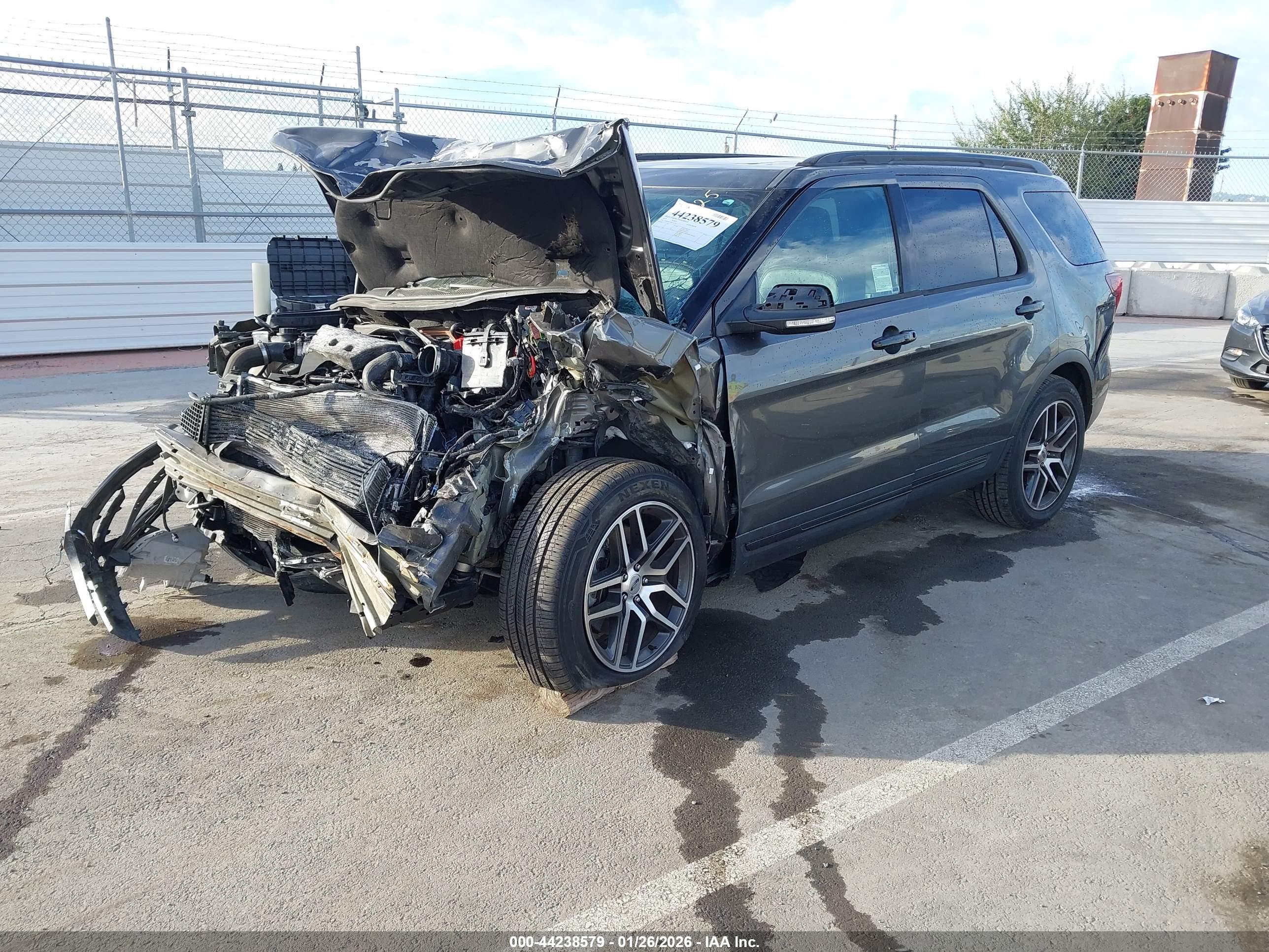 FORD EXPLORER image 2