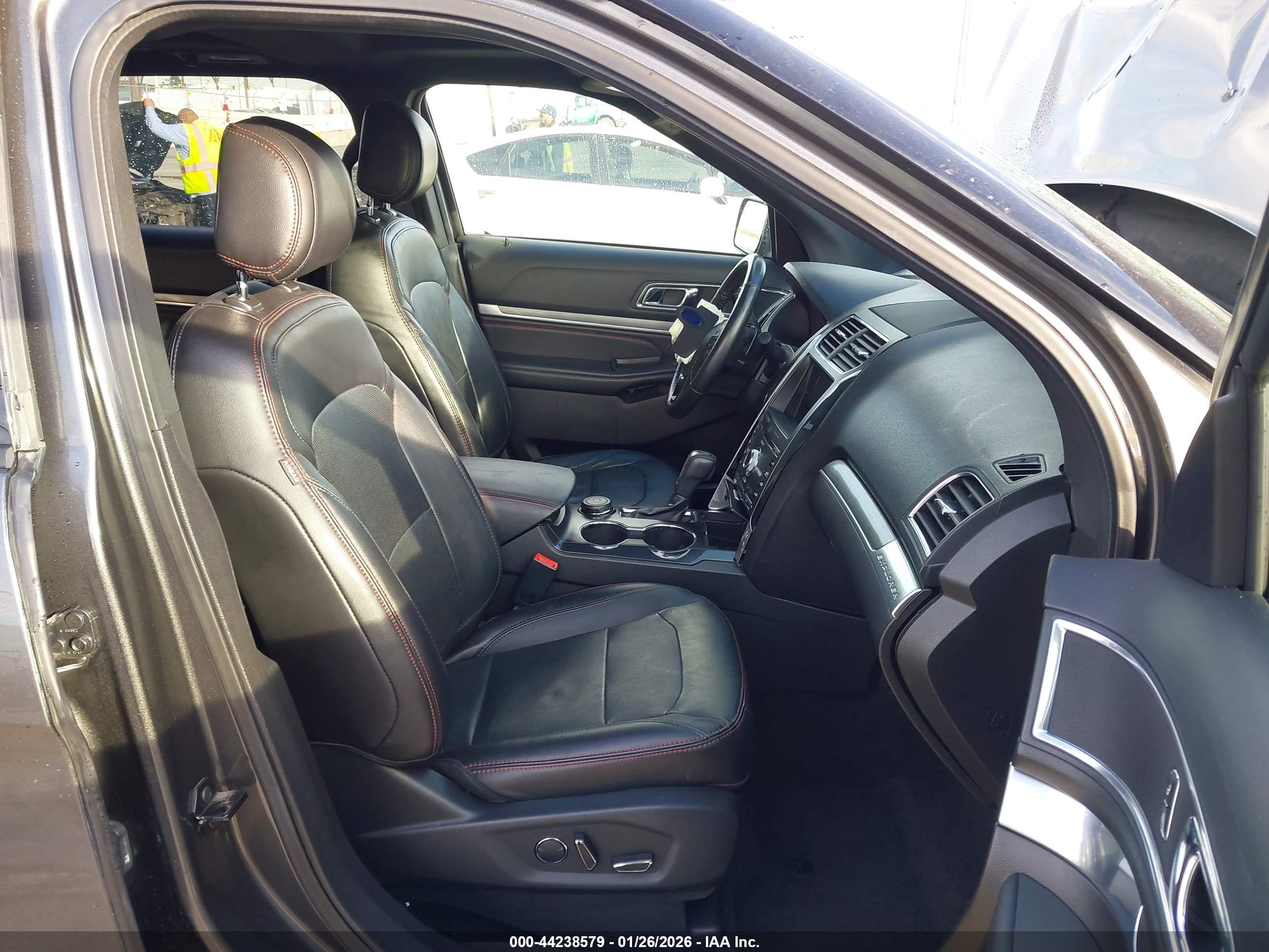 FORD EXPLORER image 5