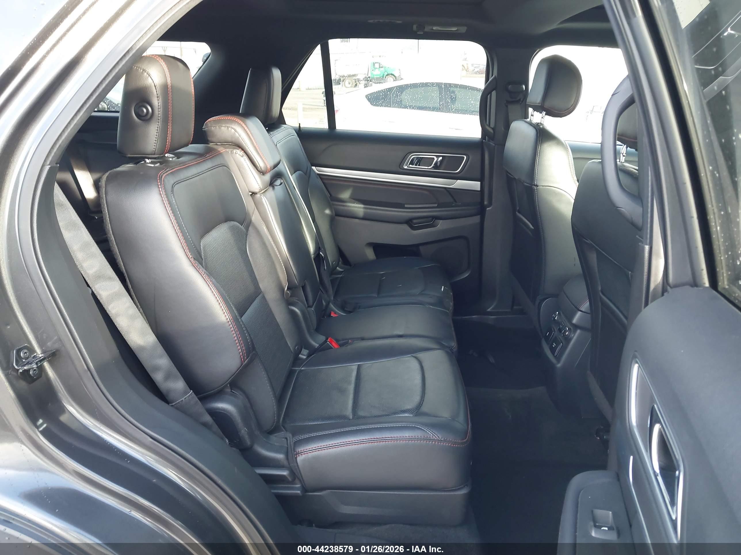 FORD EXPLORER image 8