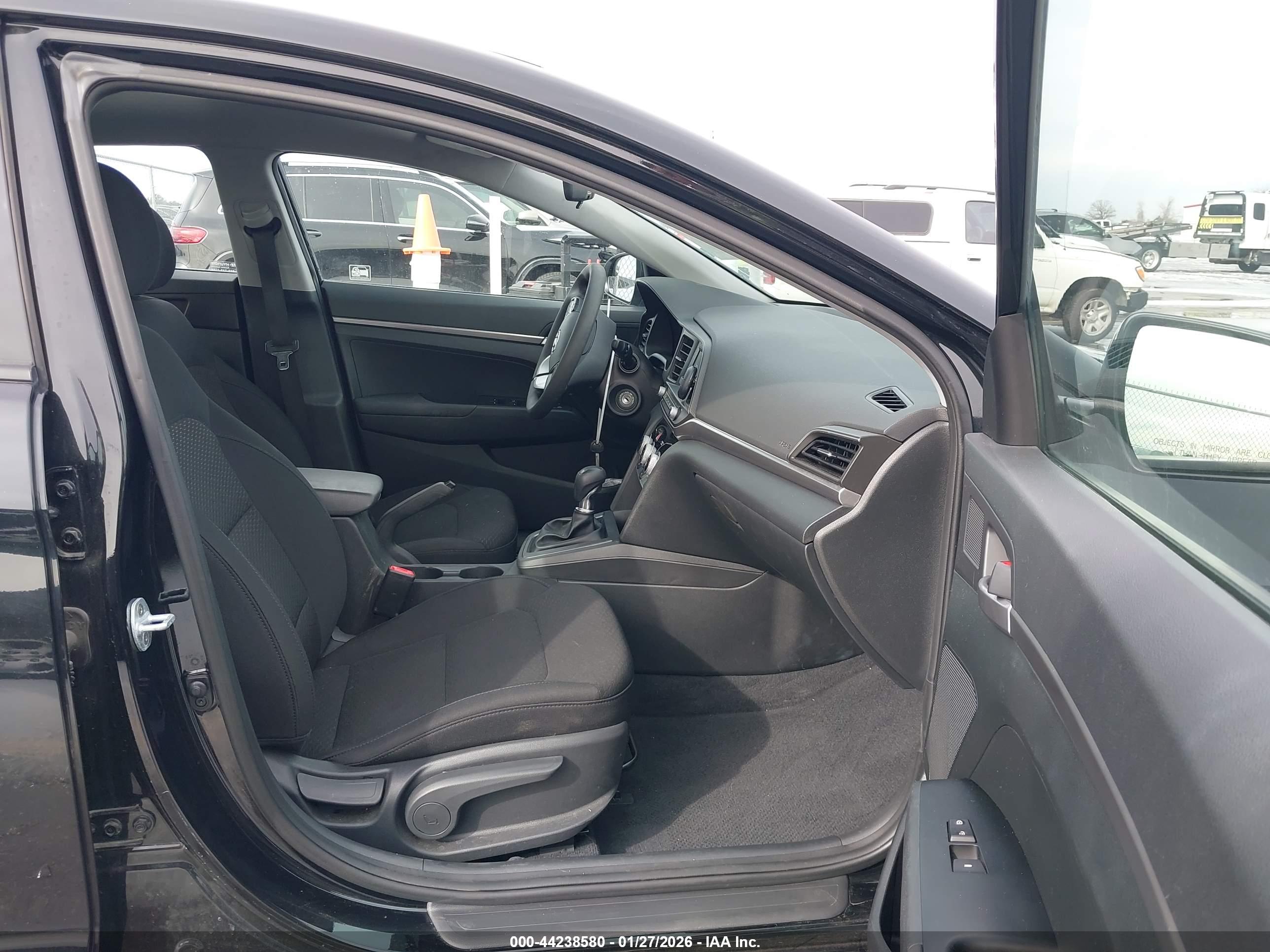 HYUNDAI ELANTRA image 5