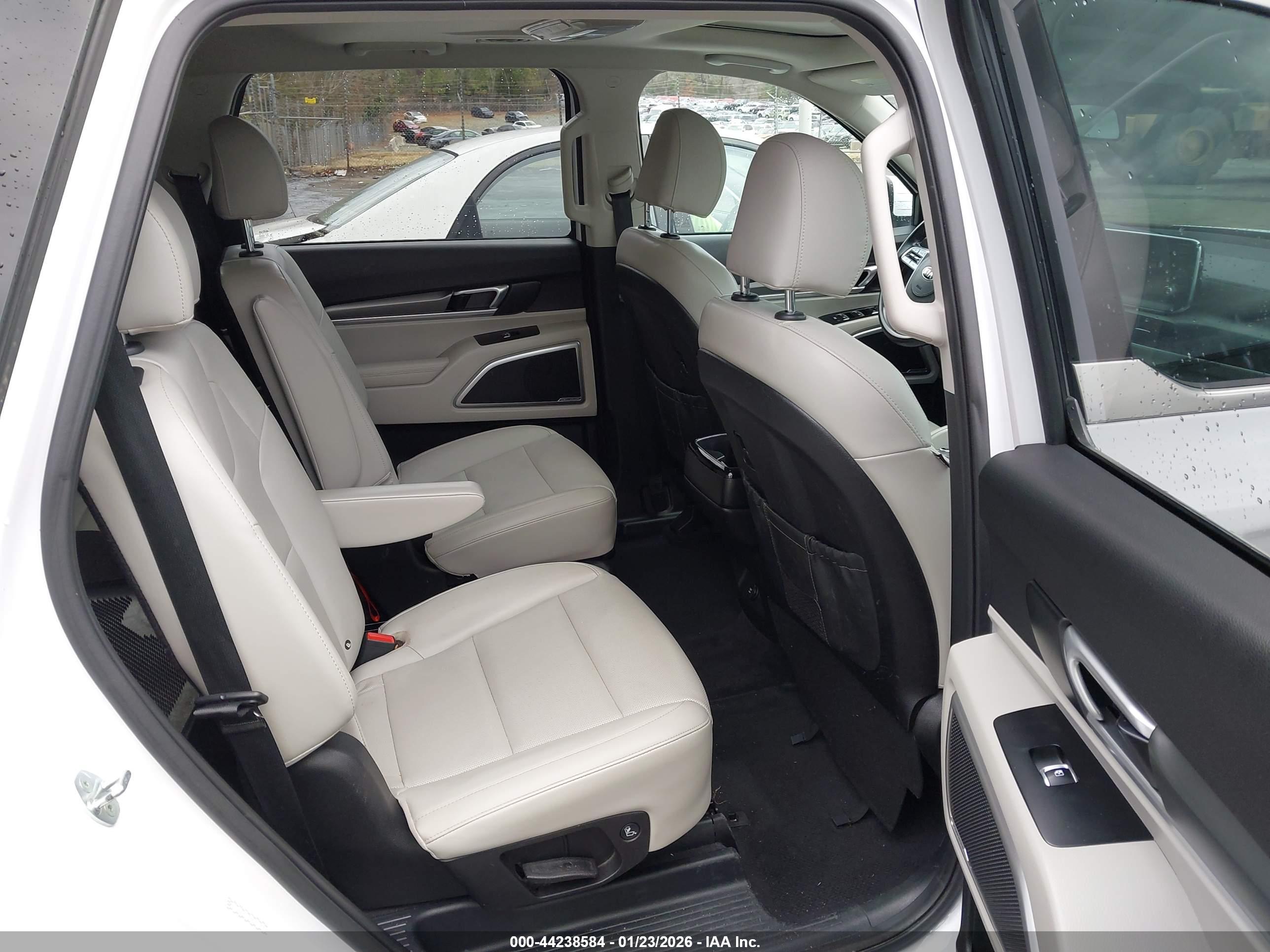 KIA TELLURIDE image 8