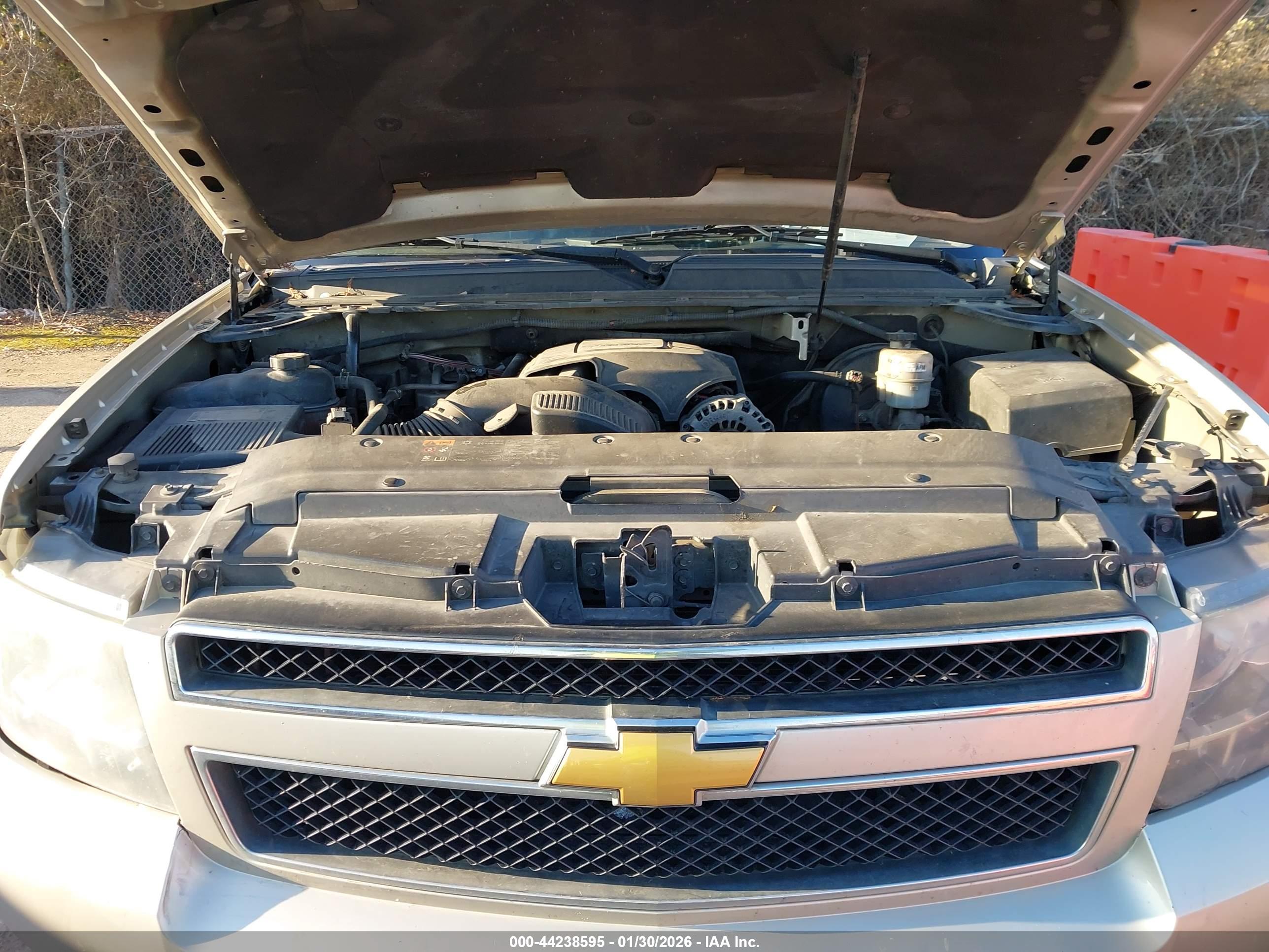 CHEVROLET SUBURBAN image 10