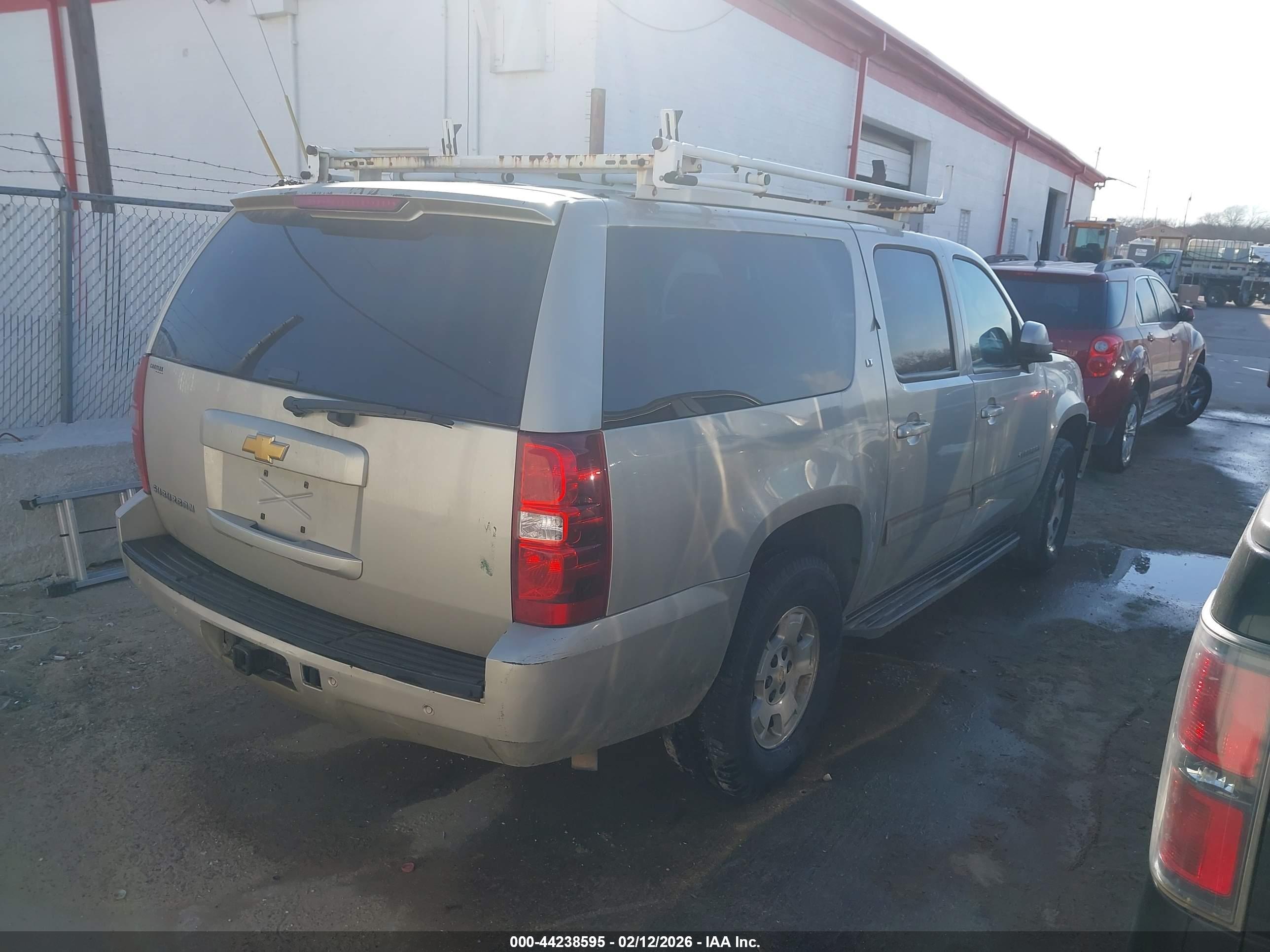 CHEVROLET SUBURBAN image 4