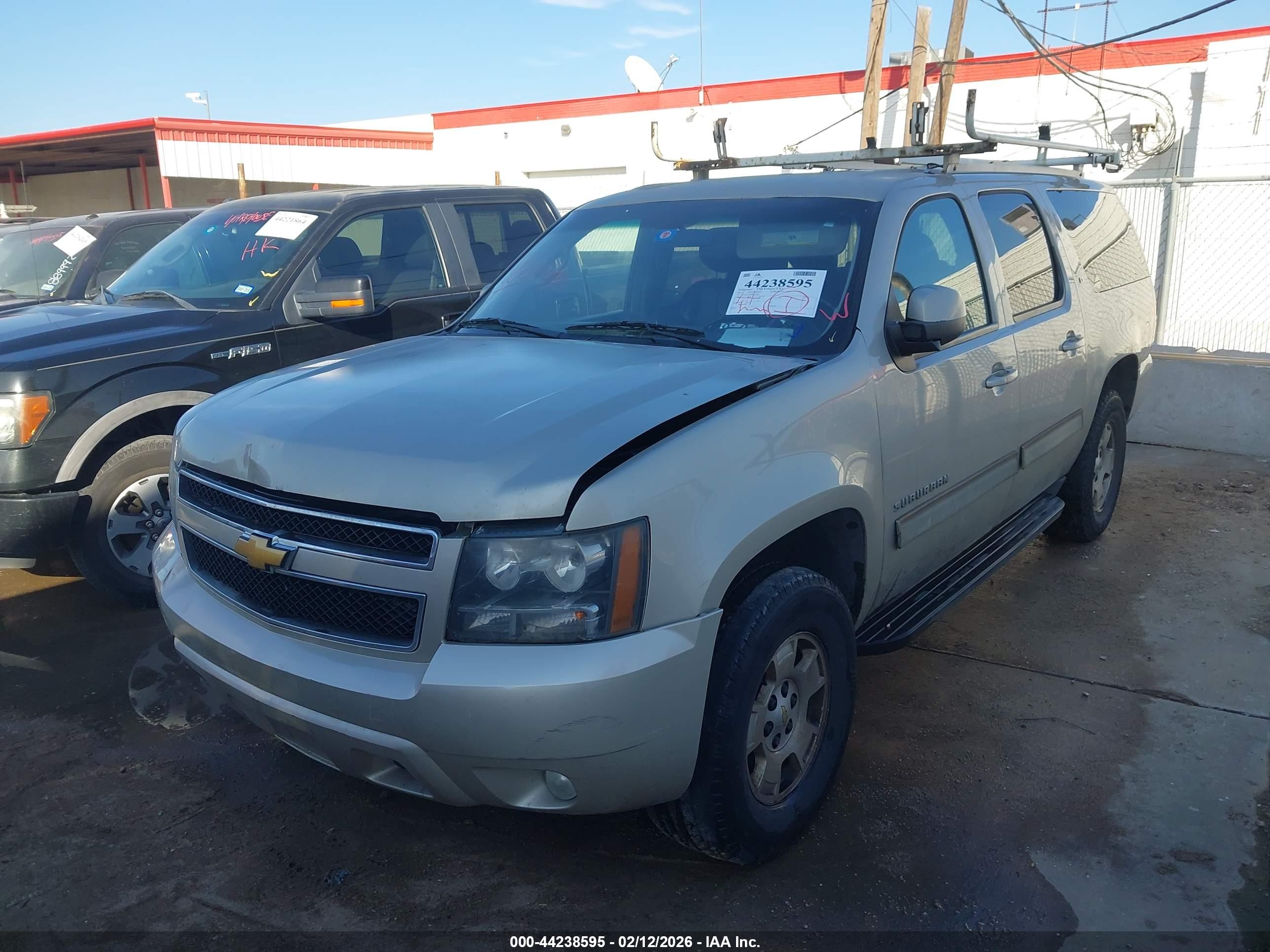 CHEVROLET SUBURBAN image 6