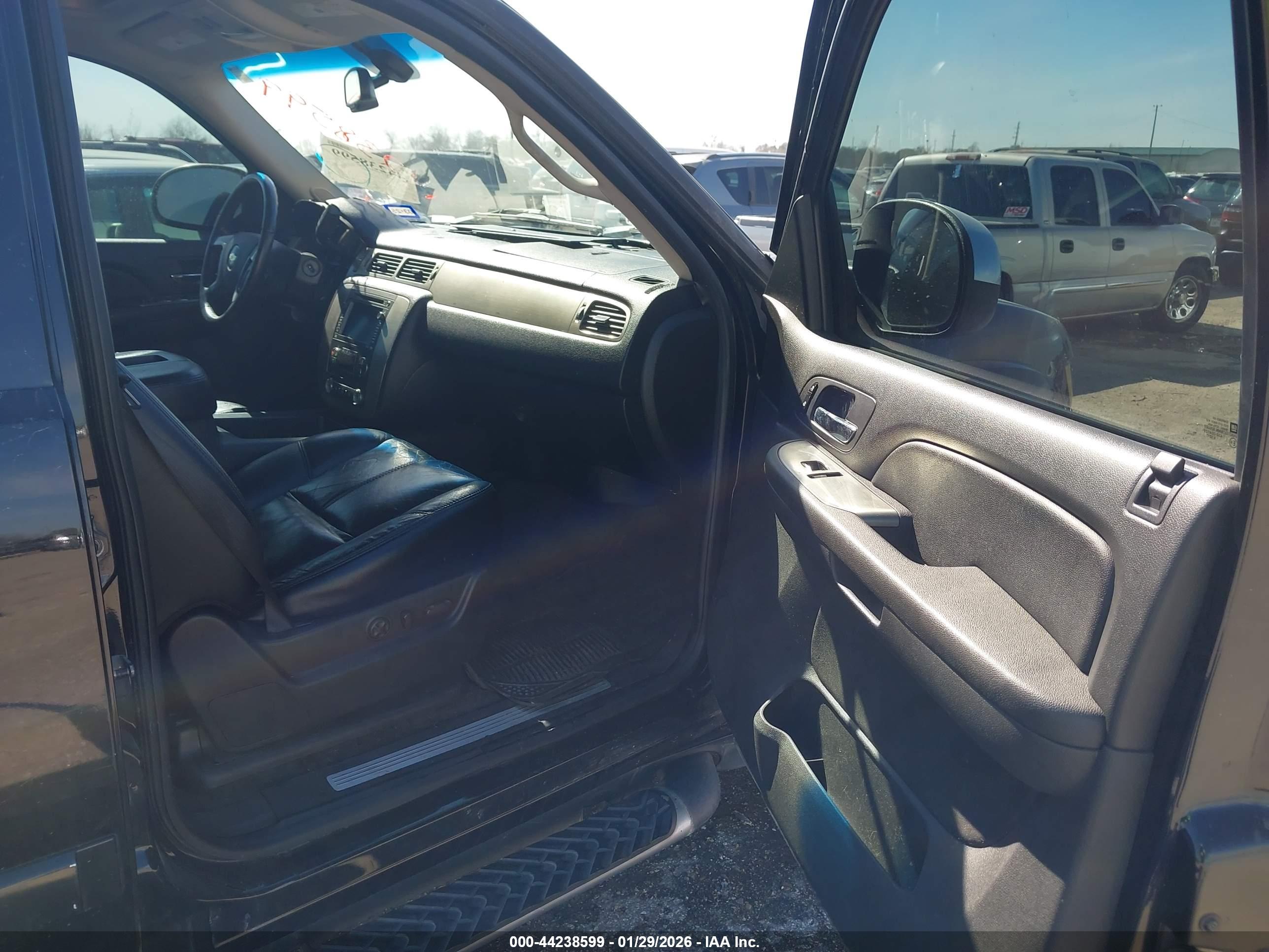 CHEVROLET TAHOE image 5
