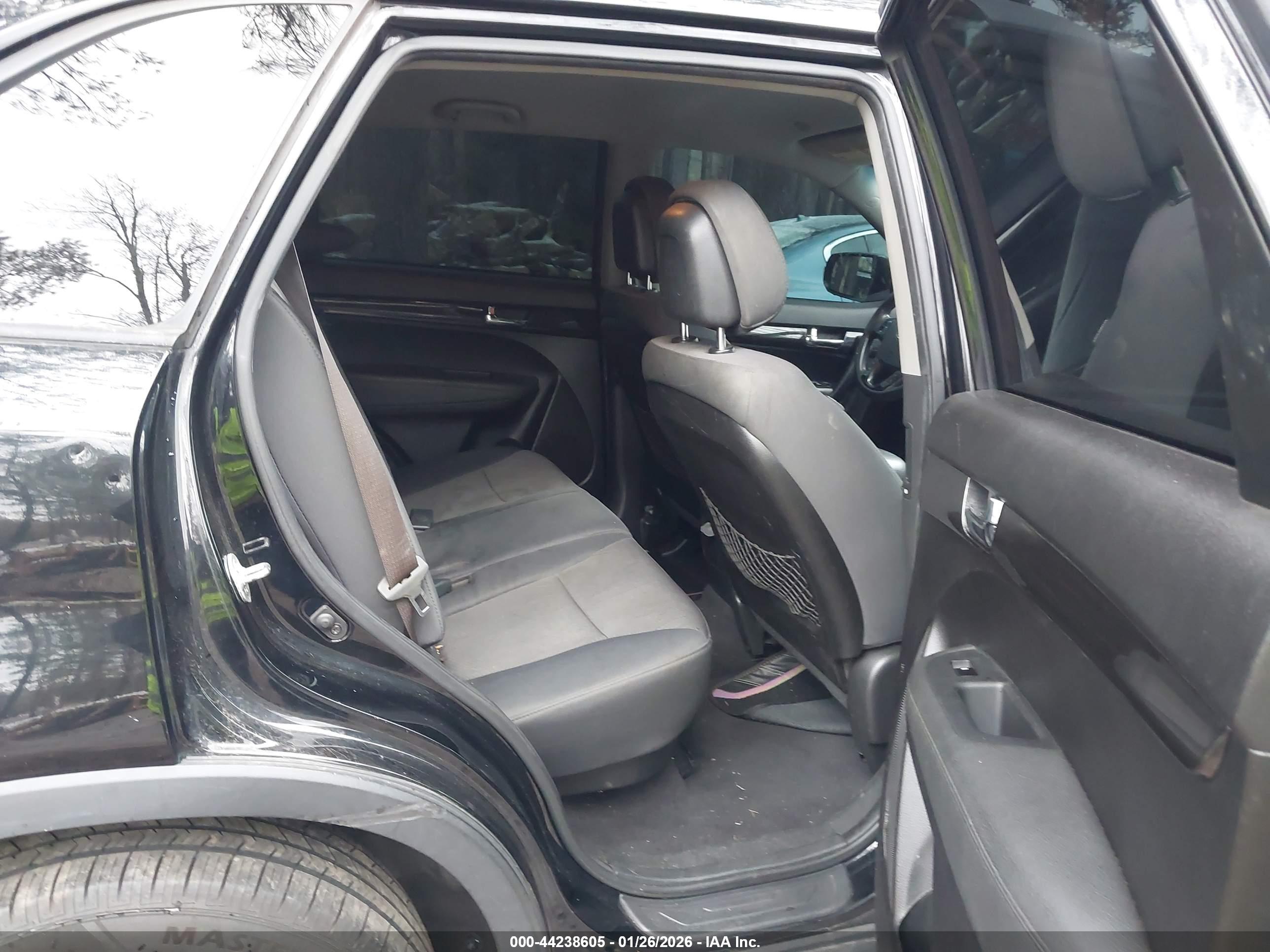 KIA SORENTO image 8