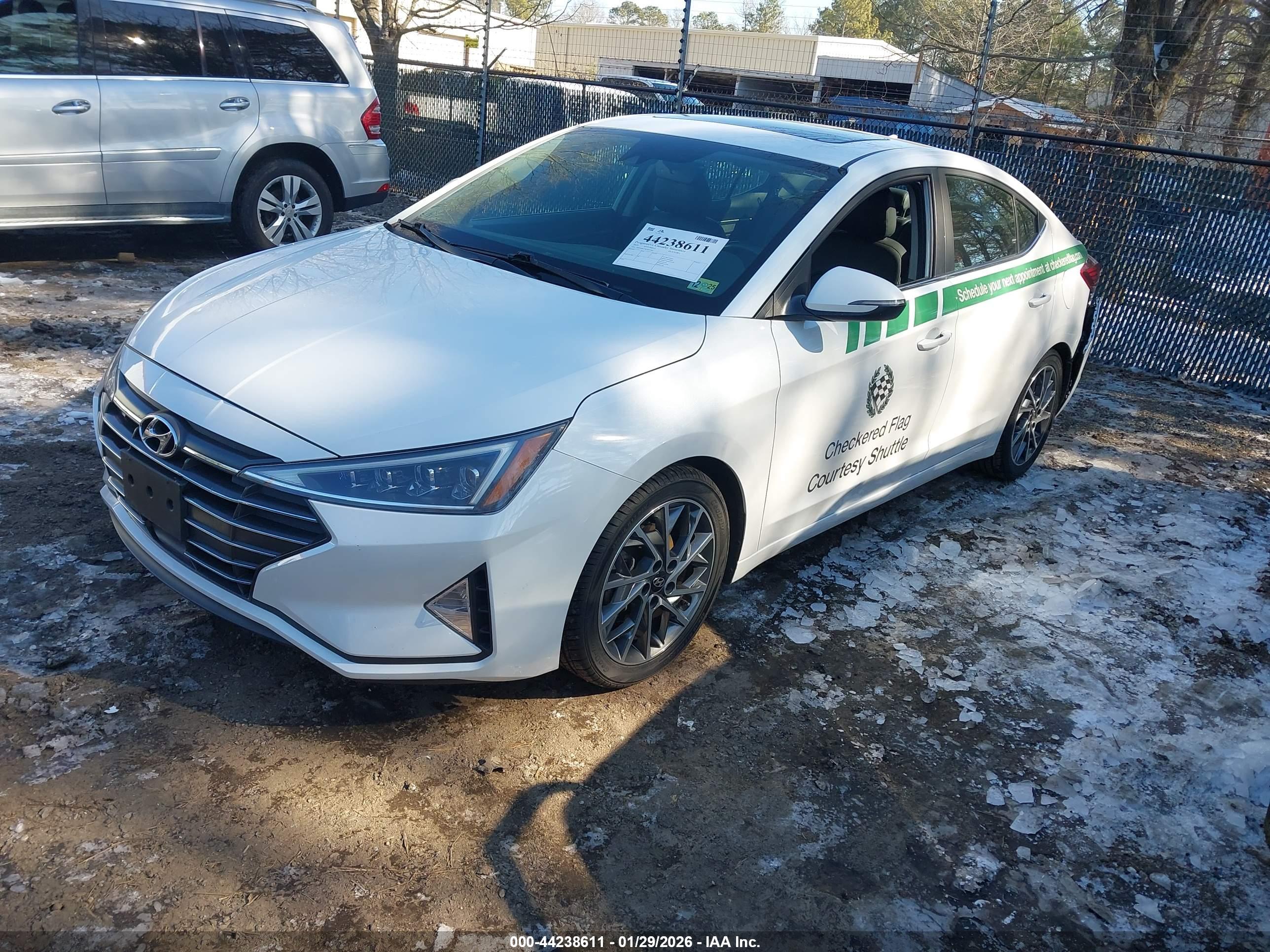 HYUNDAI ELANTRA image 2